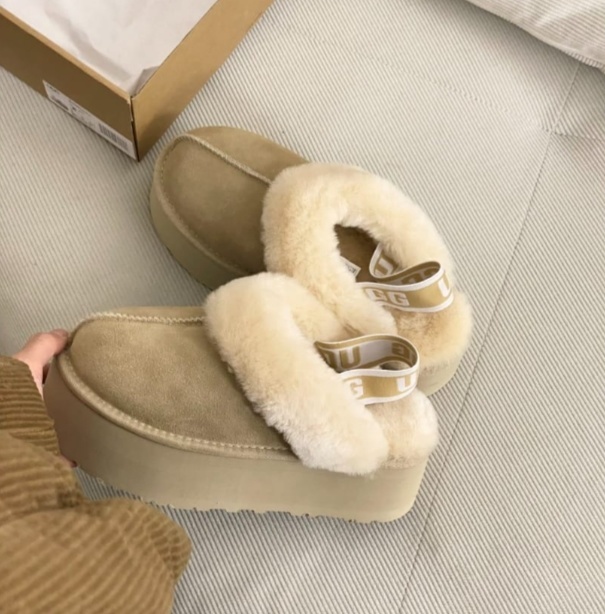 Jul6133     UGG 44.99$  -with box gallery