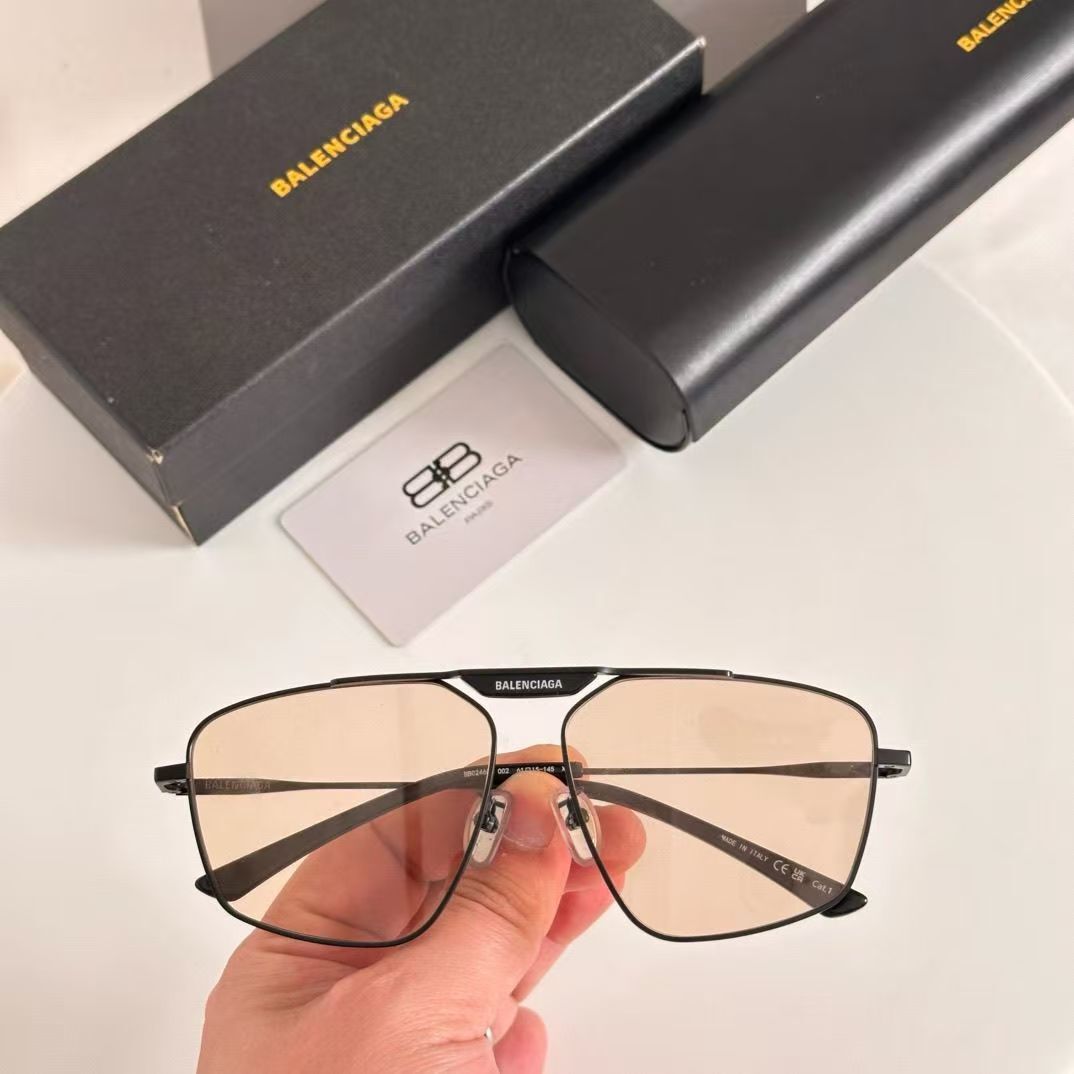 Jul6137   Balenciaga  52.99$ gallery