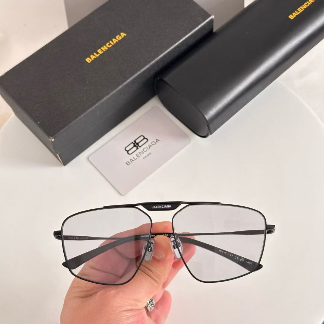 Jul6137   Balenciaga  52.99$ gallery