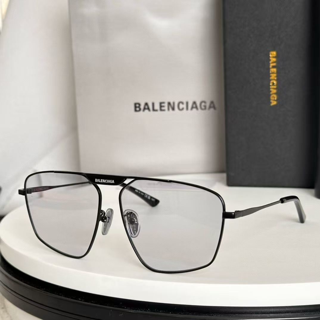 Jul6137   Balenciaga  52.99$ gallery