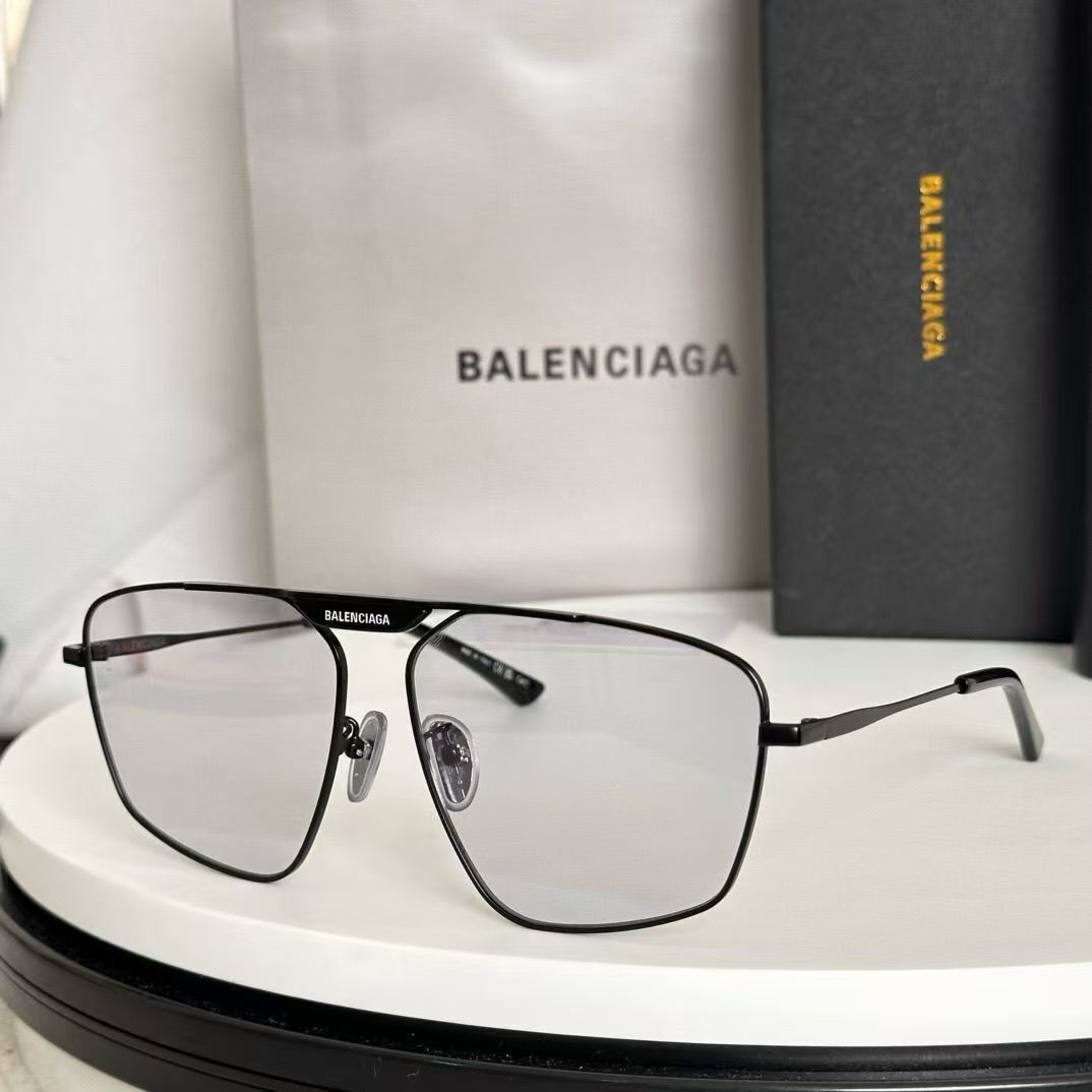 Jul6137   Balenciaga  52.99$ gallery