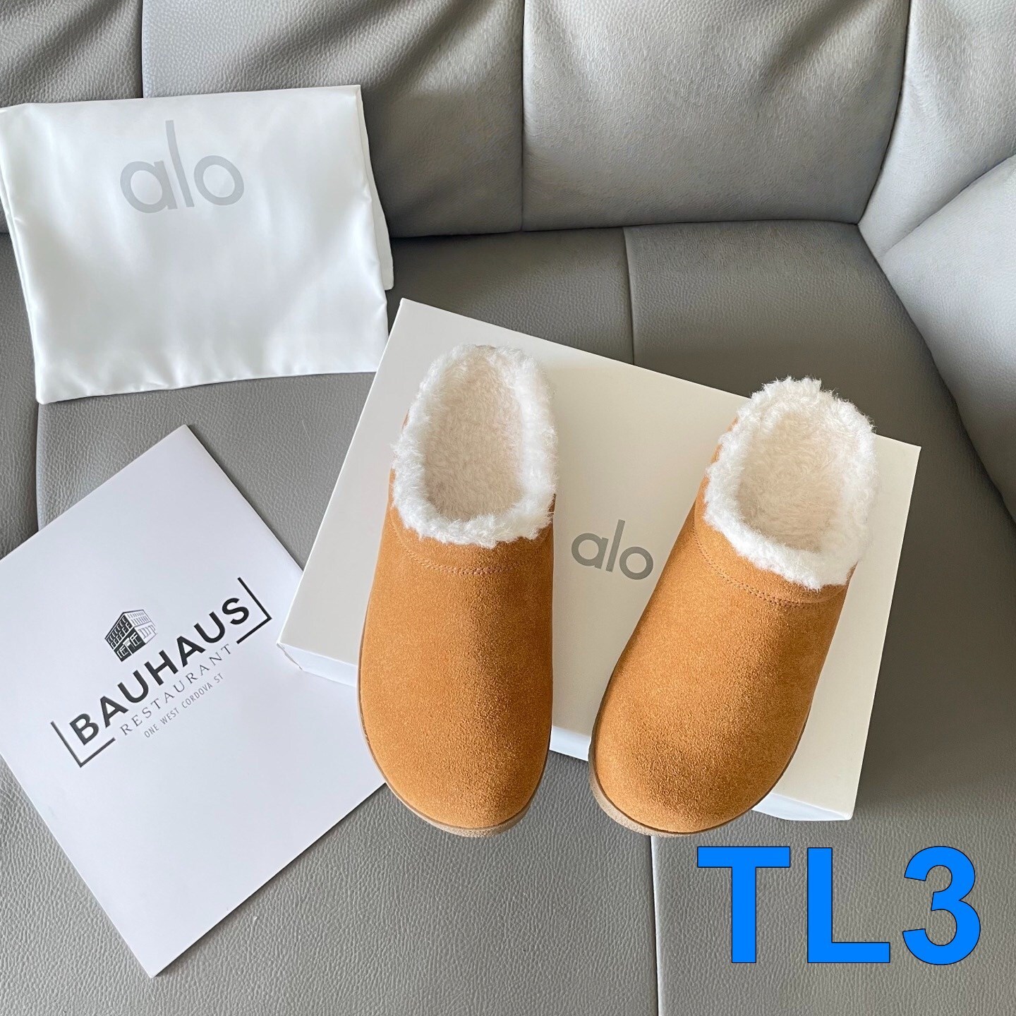 Jul6240  UGG  60$ gallery