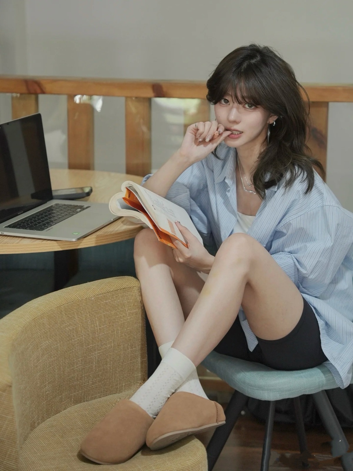 Jul6240  UGG  60$ gallery