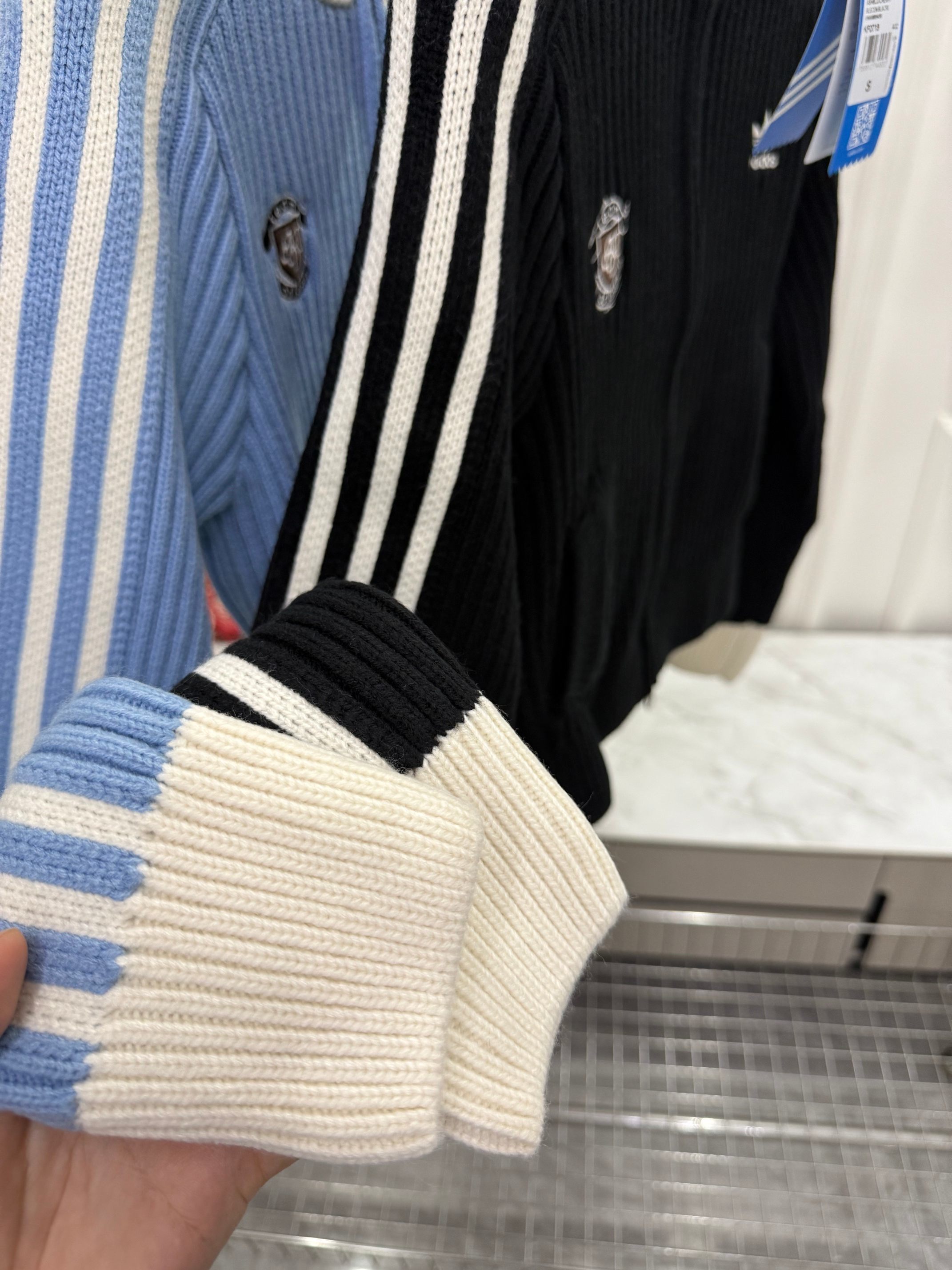 Jul6355   ADIDAS     56.99$ gallery