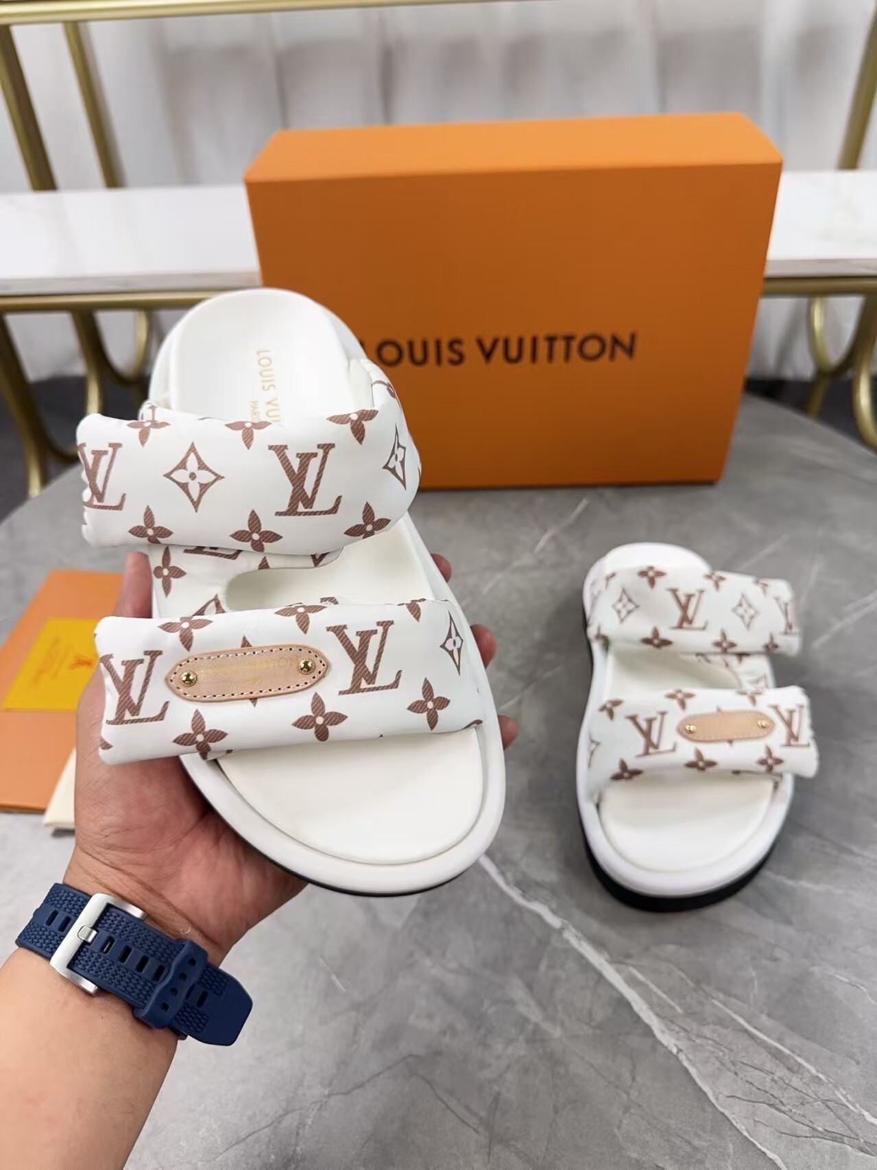 Jul6368   LV    56.99$ gallery