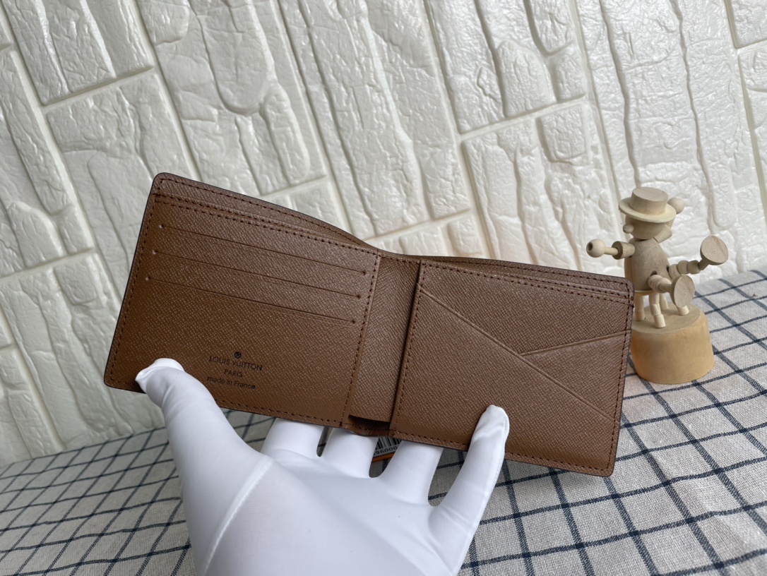 ST1111 $35.99 LV gallery