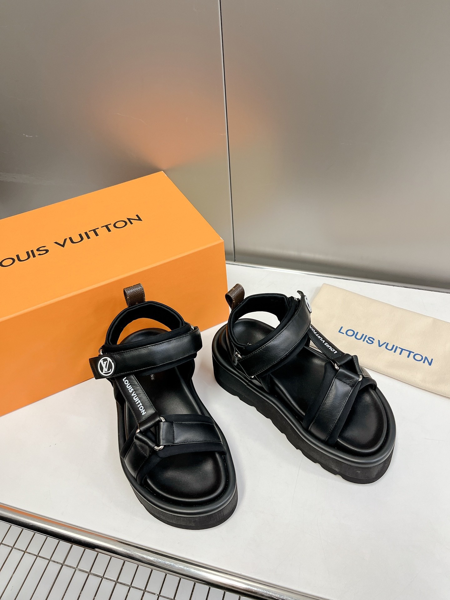 TL3606 78$  LV gallery