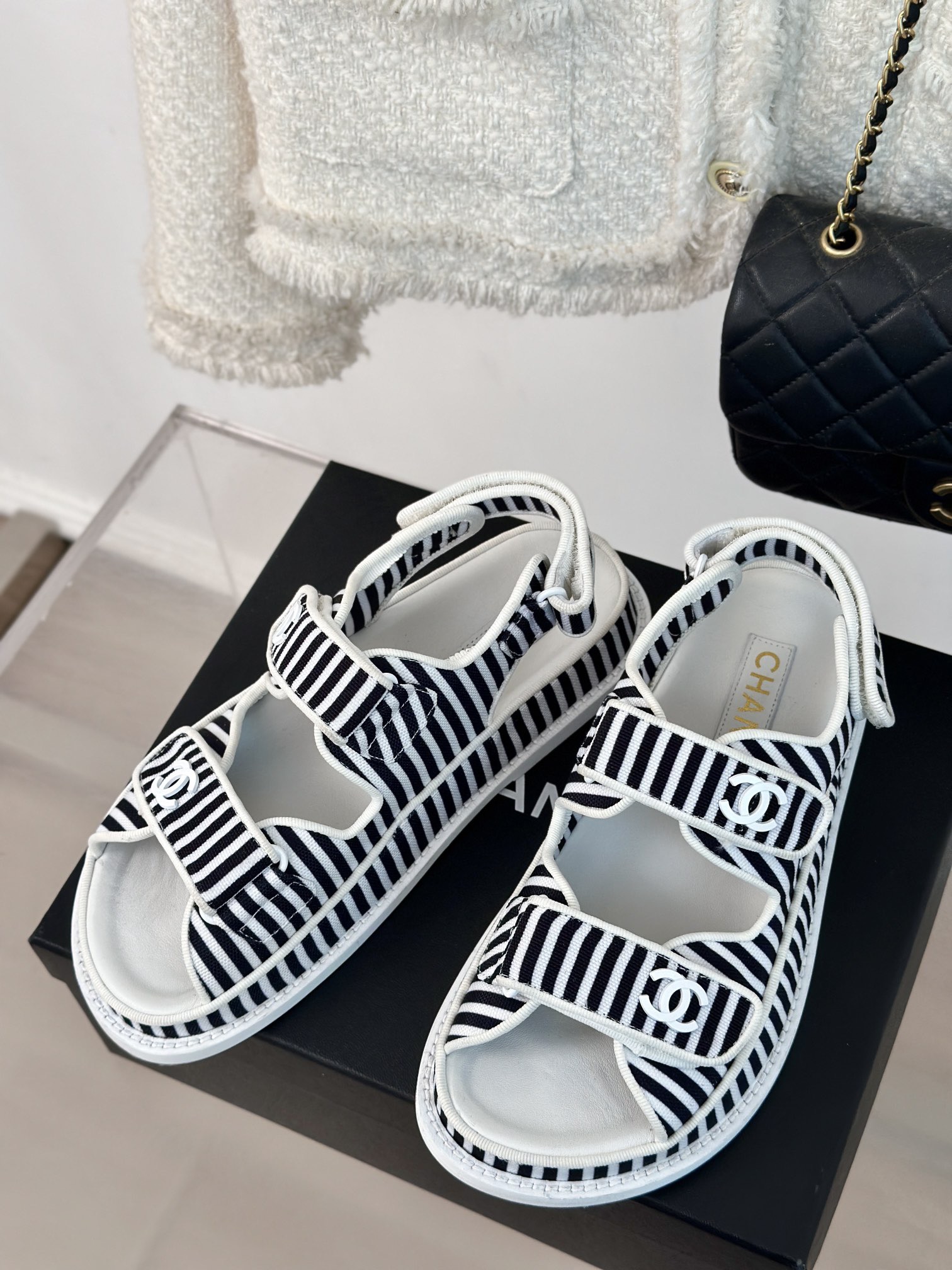 TL6614 CHANEL 88$ gallery
