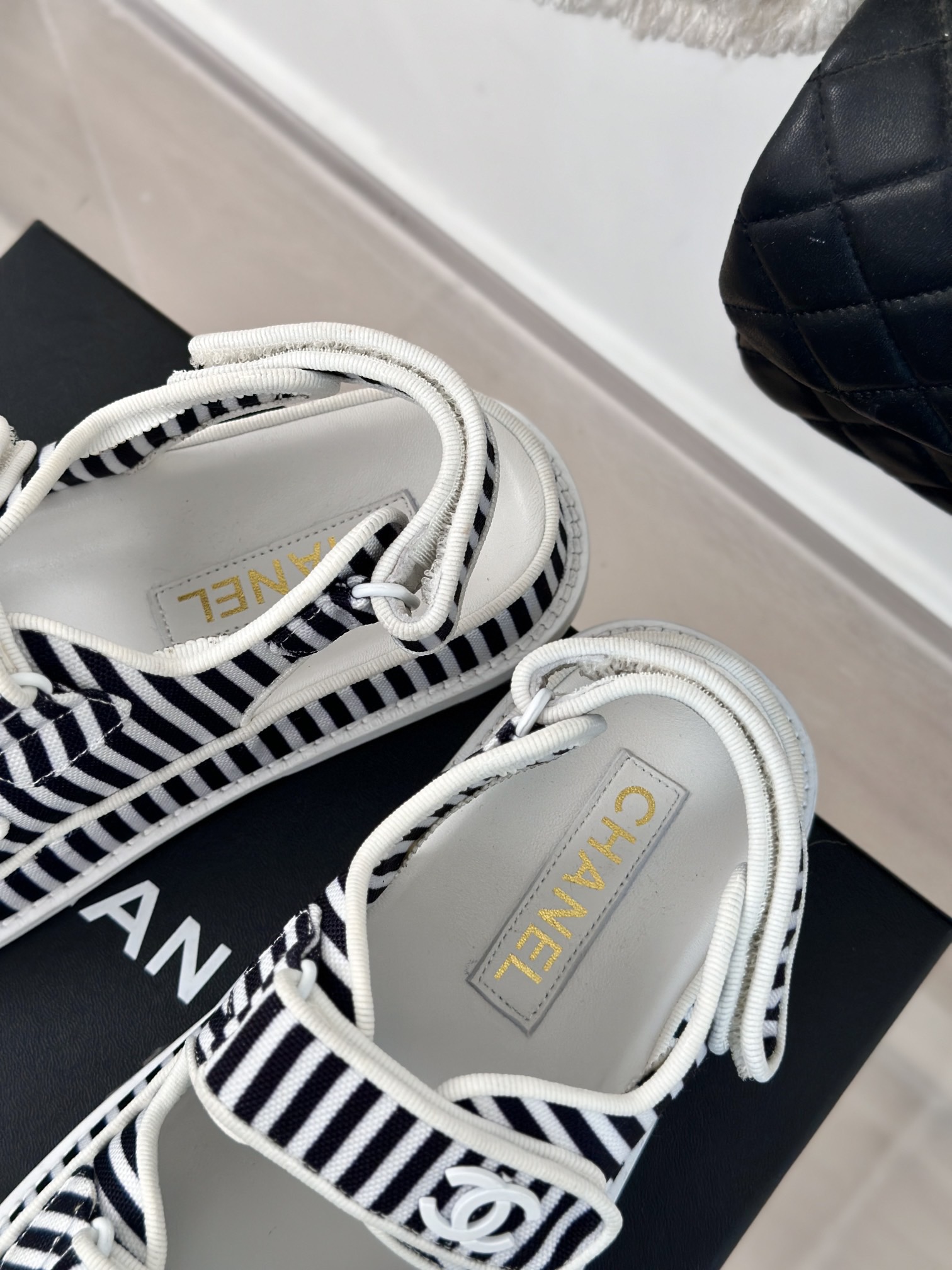 TL6614 CHANEL 88$ gallery