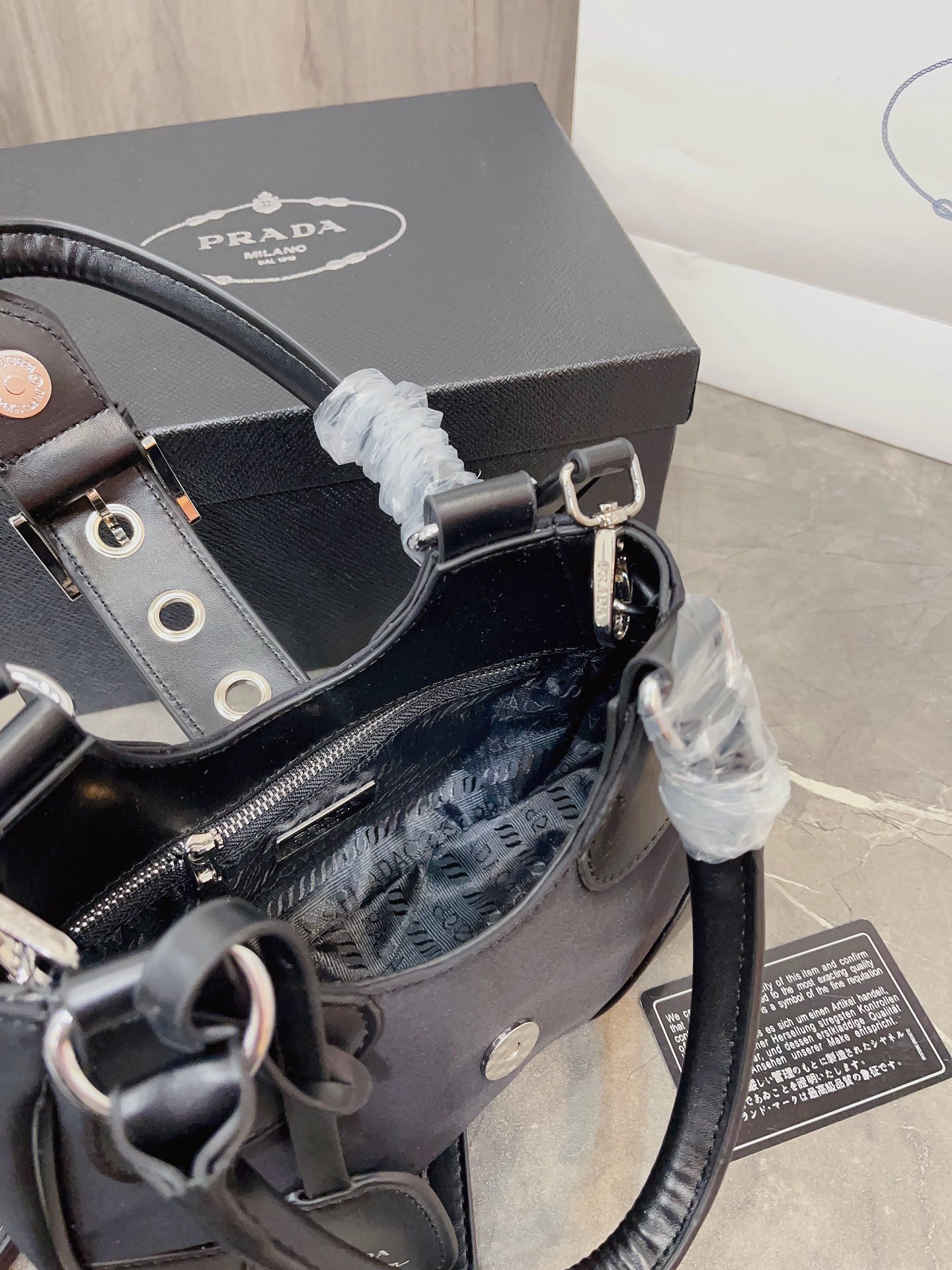 TL7140  45$  PRADA gallery