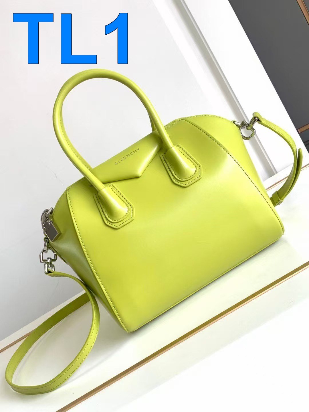 TL7671  Givenchy  55$ gallery