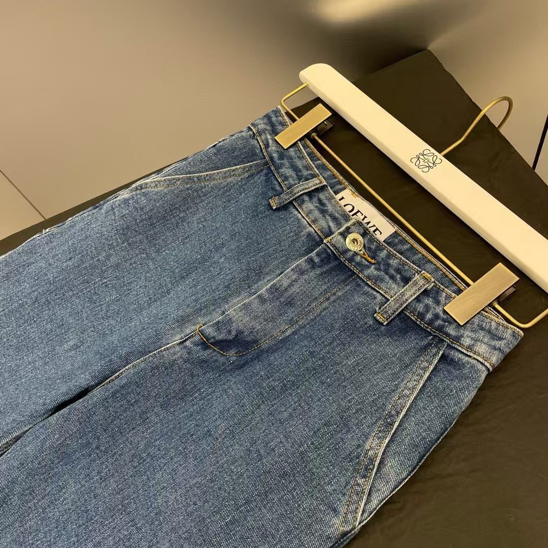TL2257  LOEWE  49.99$ gallery