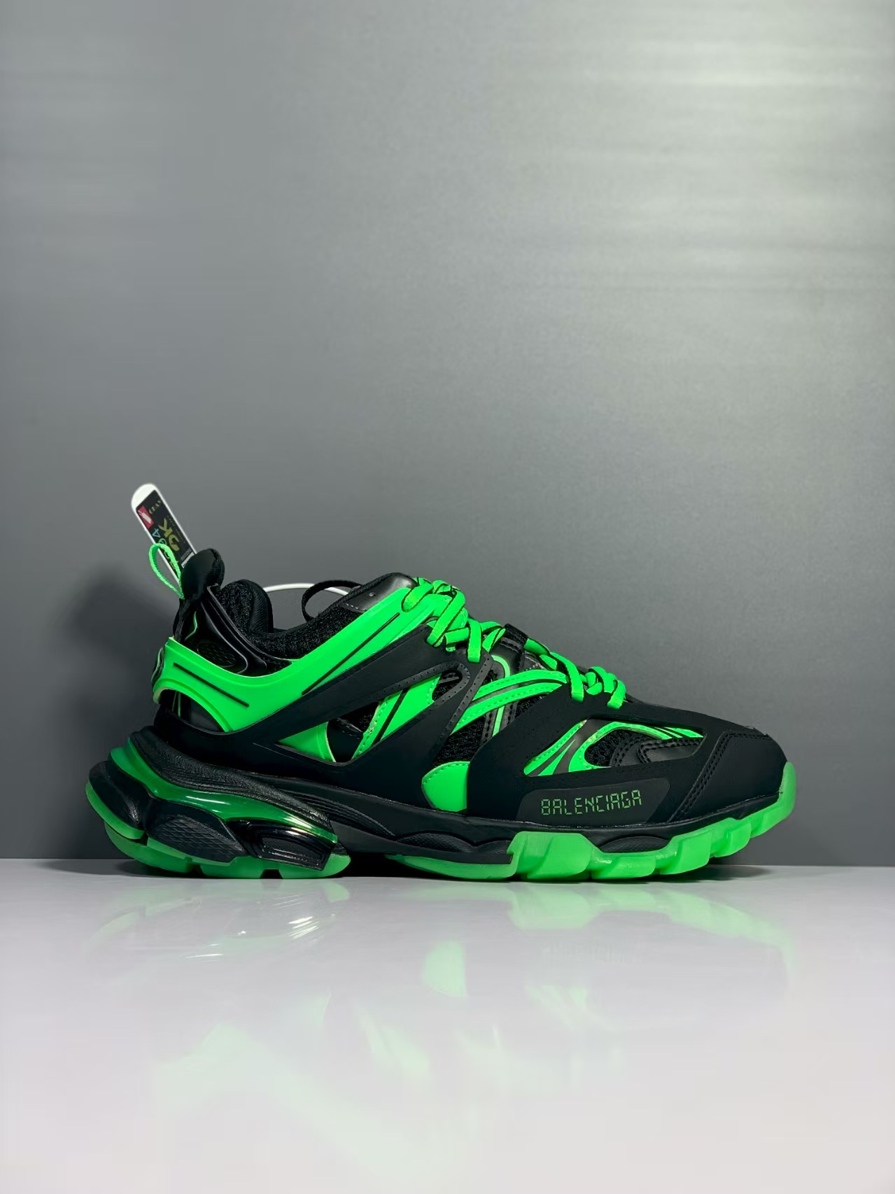TL2357    128$  Balenciaga gallery