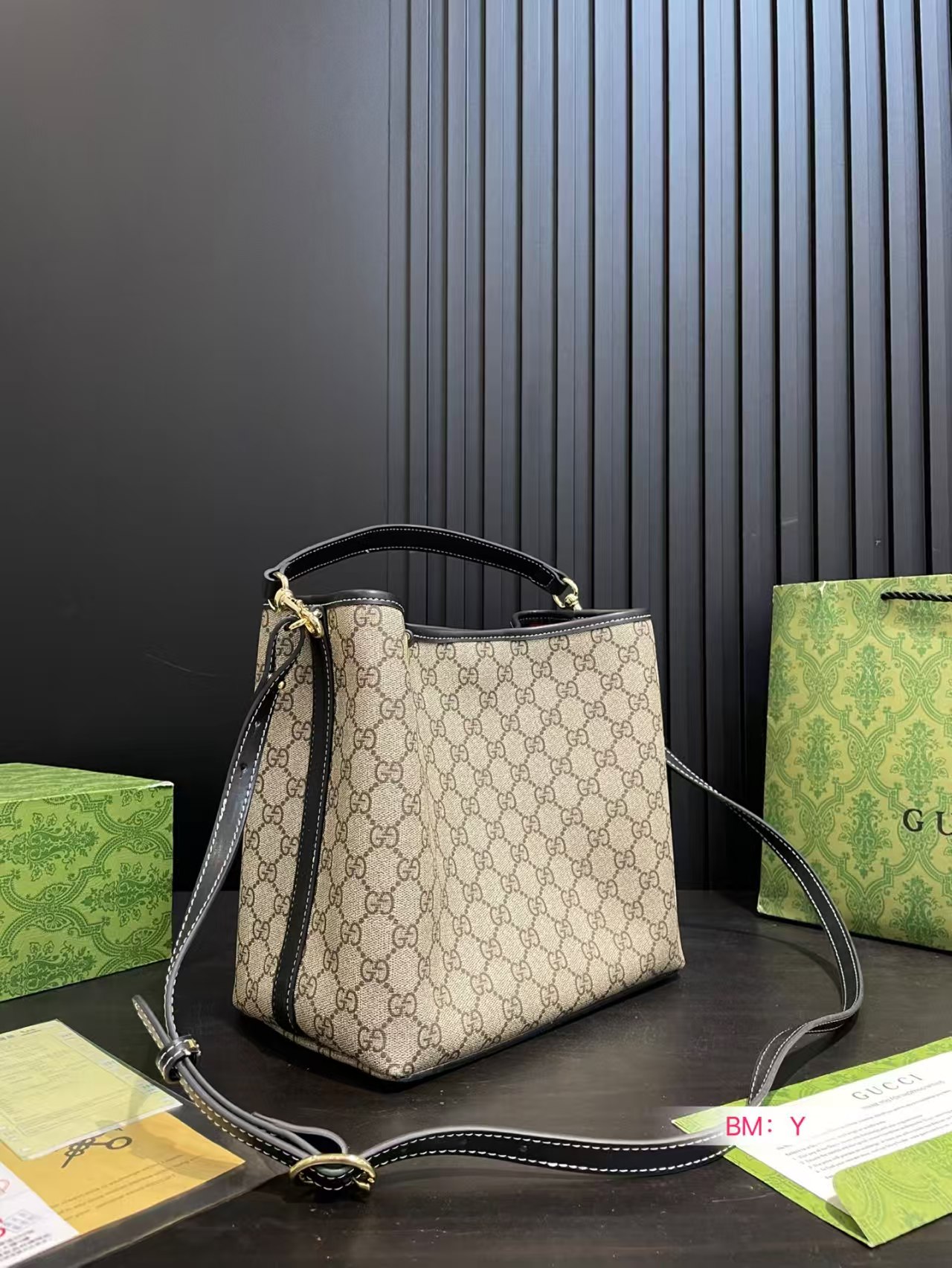 TL2454  GUCCI   69.99$  WITH  BOX gallery