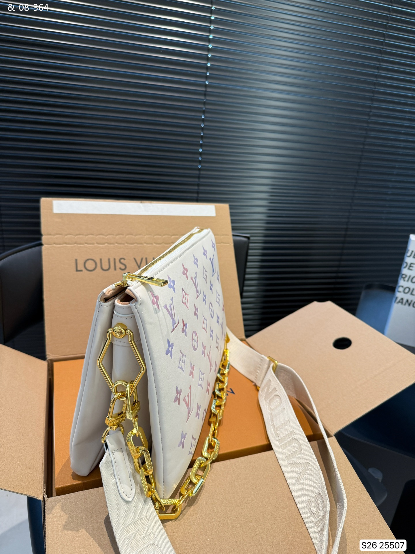 TL2521  LV  66$  BOX gallery