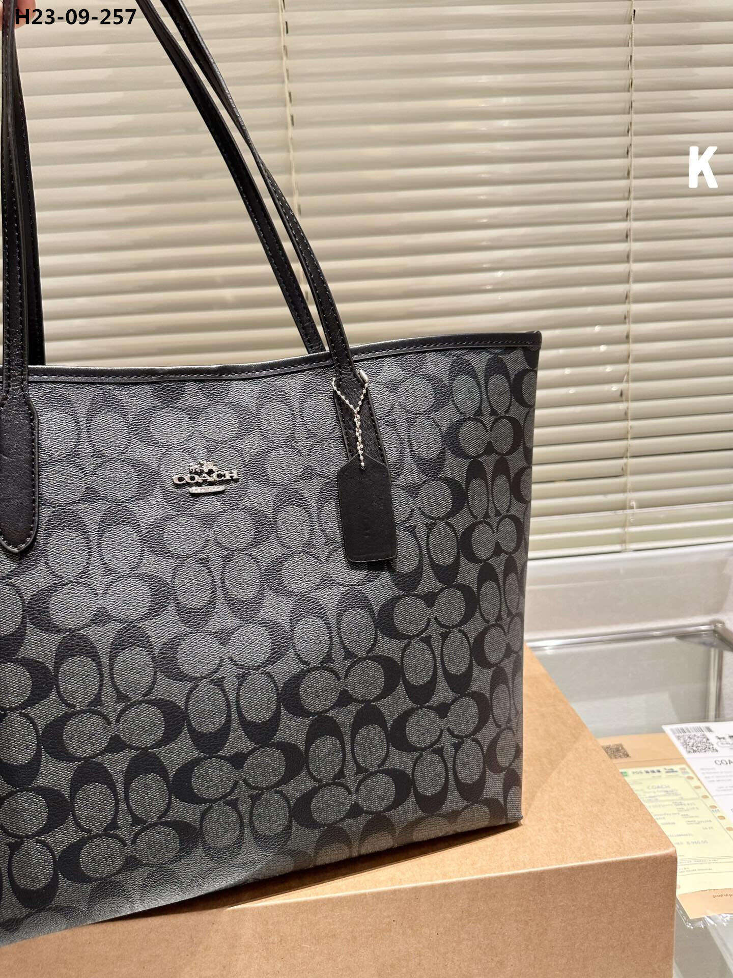 TL2629  COACH  55$ gallery