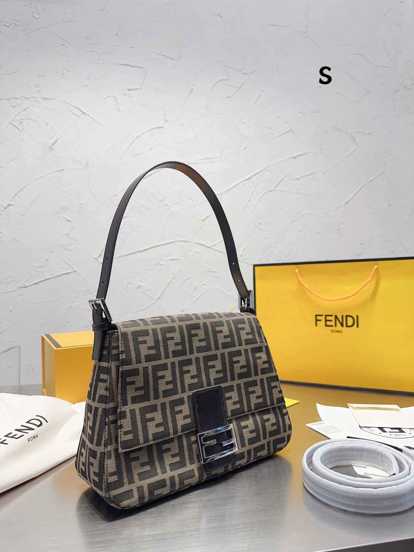 TL4786 FENDI   59.99$ gallery