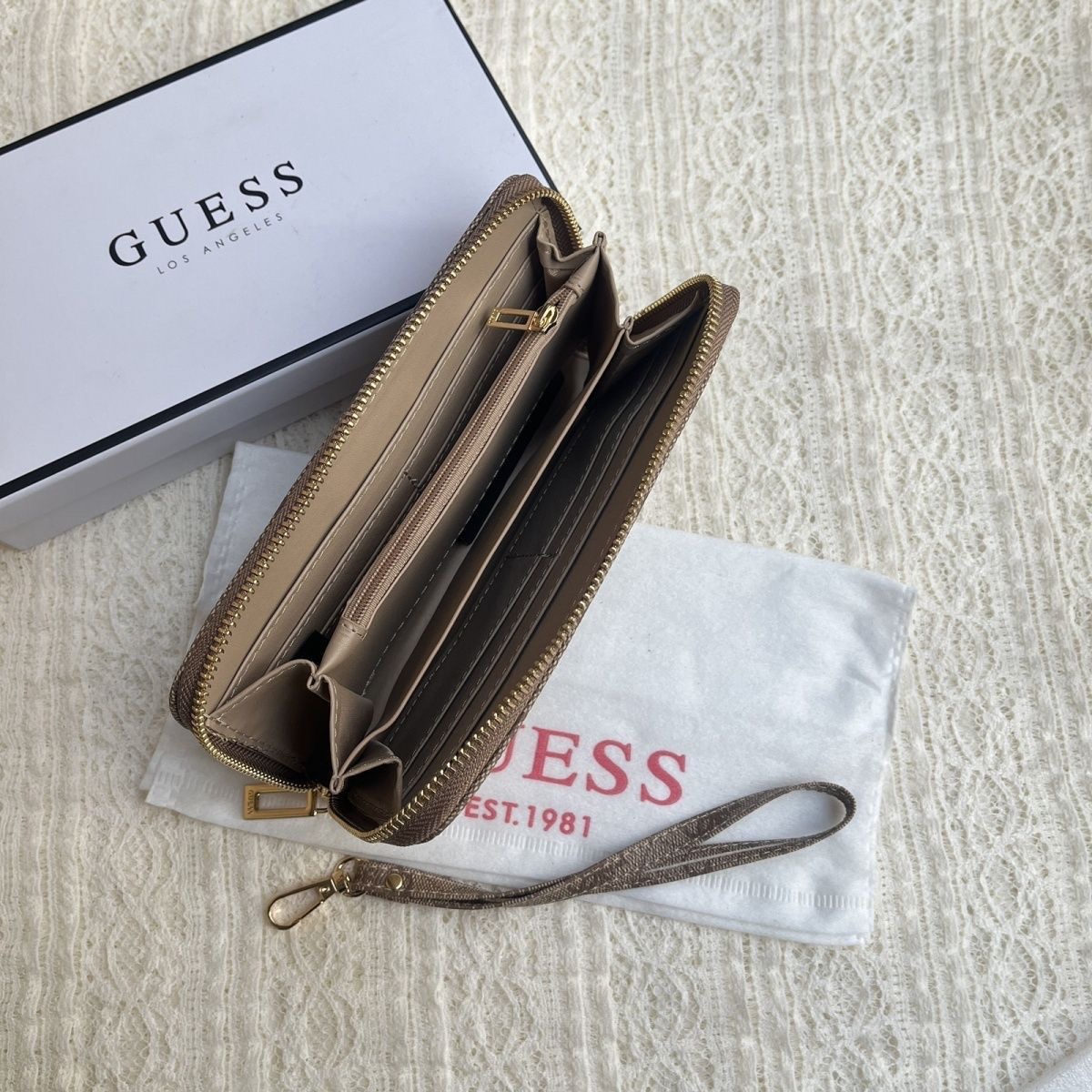 TL6208 GUESS 29.99$ gallery