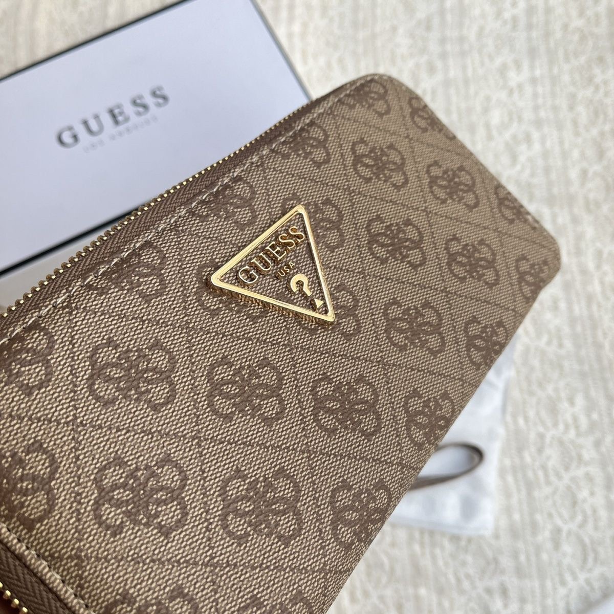 TL6208 GUESS 29.99$ gallery