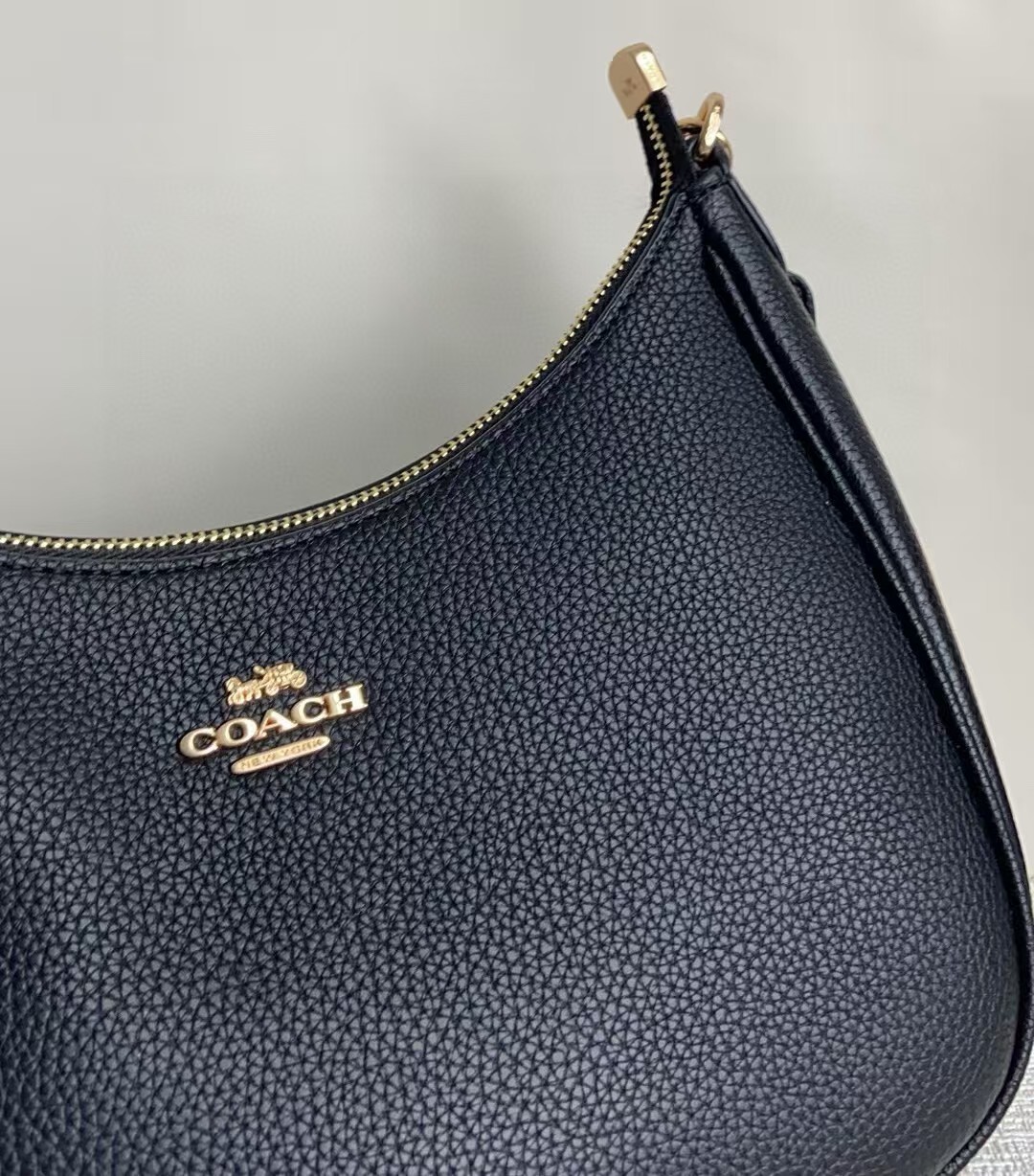 TL8081  COACH  65.99$ gallery