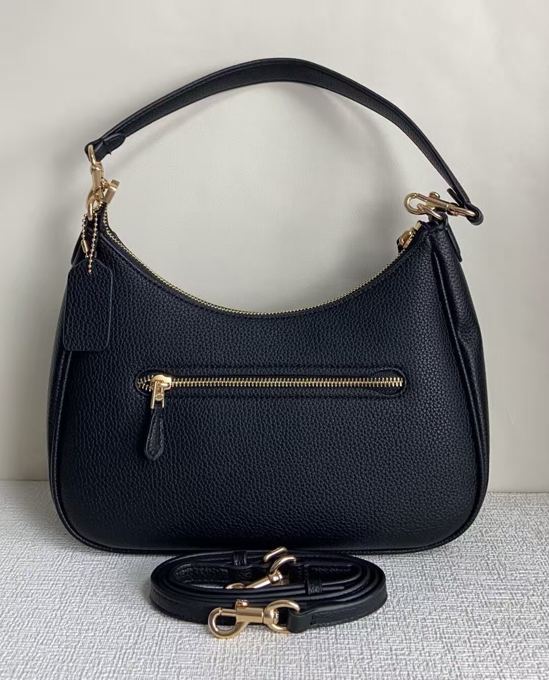 TL8081  COACH  65.99$ gallery