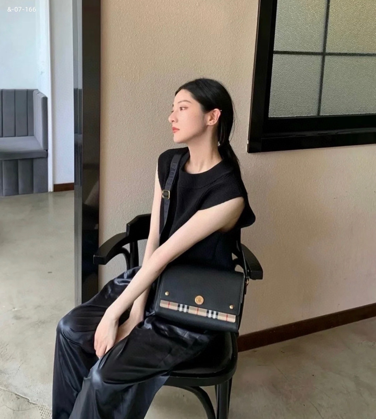 TL8082  BURBERRY   65.99$ gallery