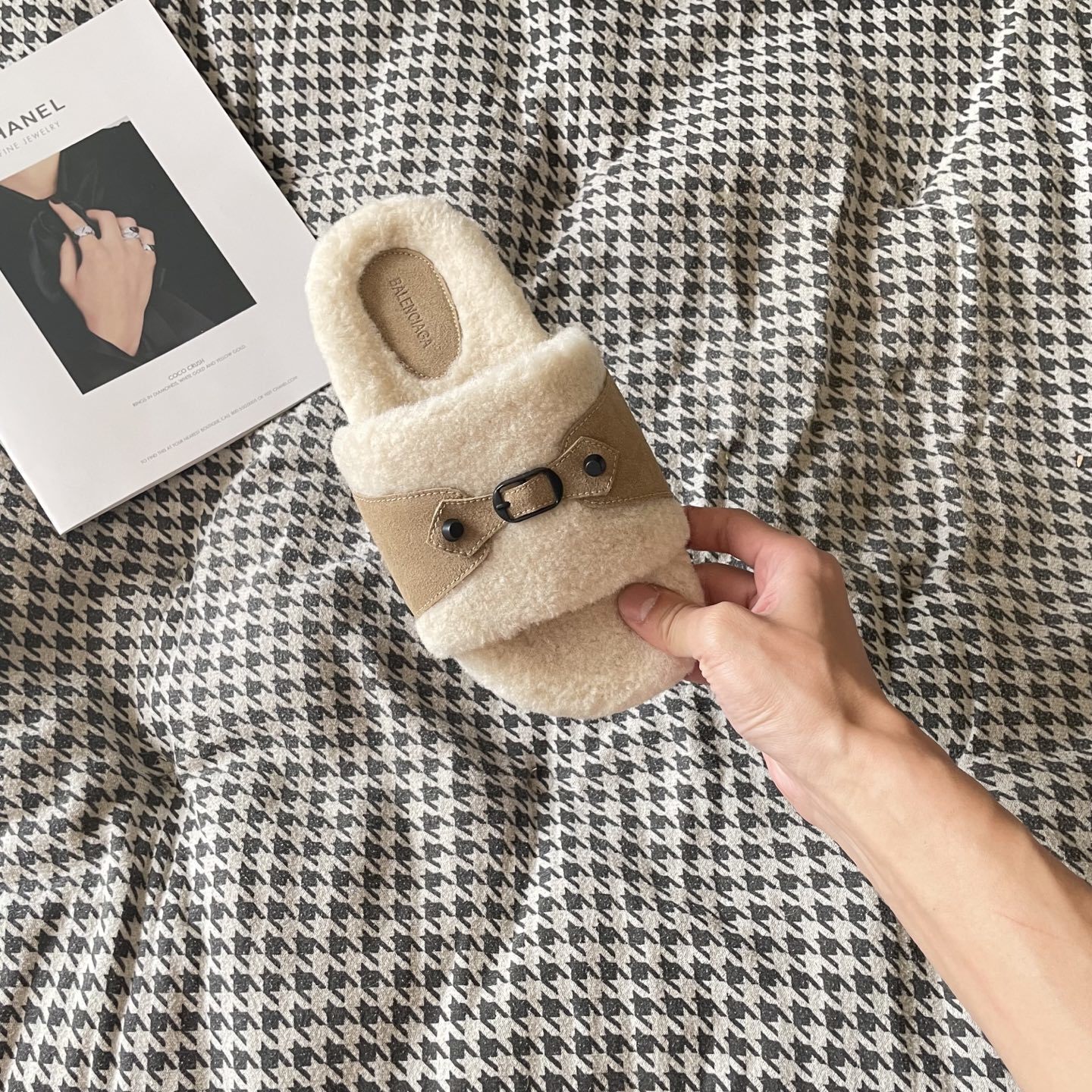 TL8090  Balenciaga 54.99$ gallery