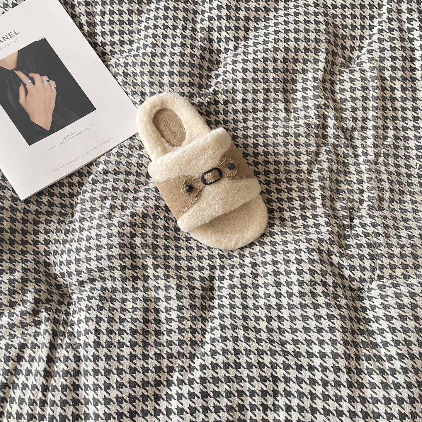 TL8090  Balenciaga 54.99$ gallery