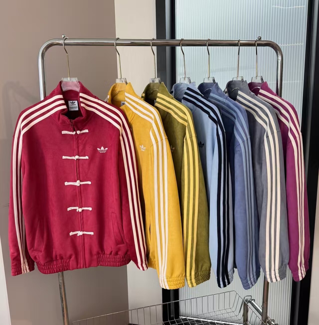 TL8104  ADIDAS   55$ gallery