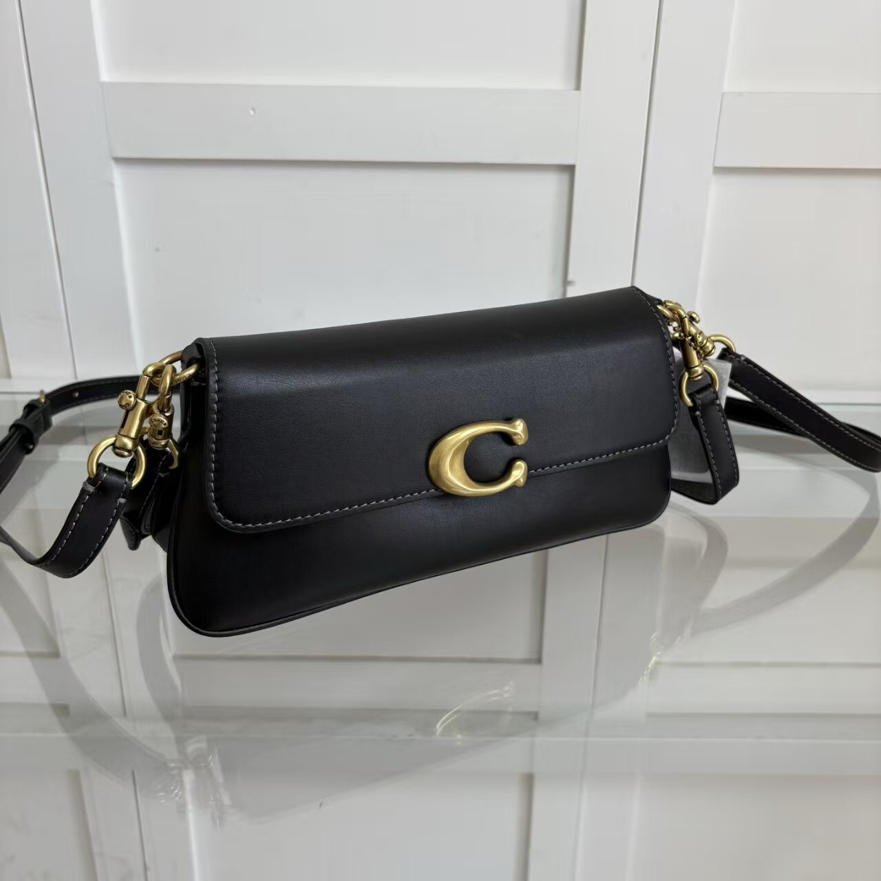 TL8112   COACH   65$ gallery
