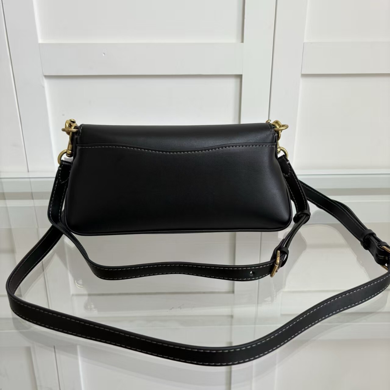 TL8112   COACH   65$ gallery