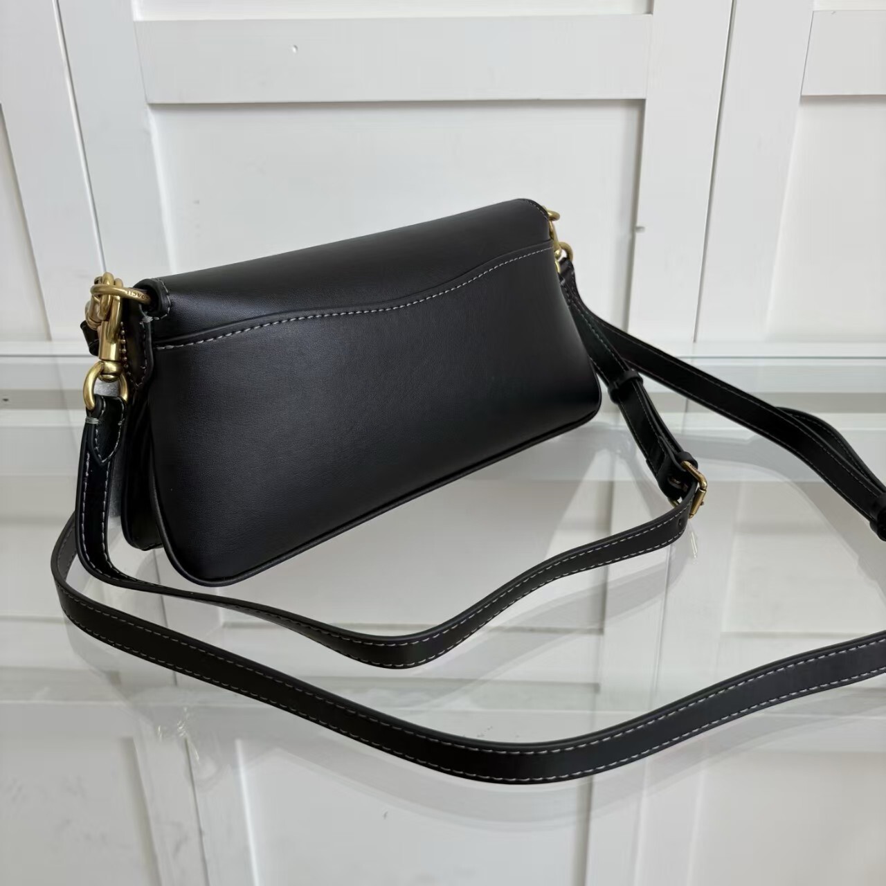 TL8112   COACH   65$ gallery