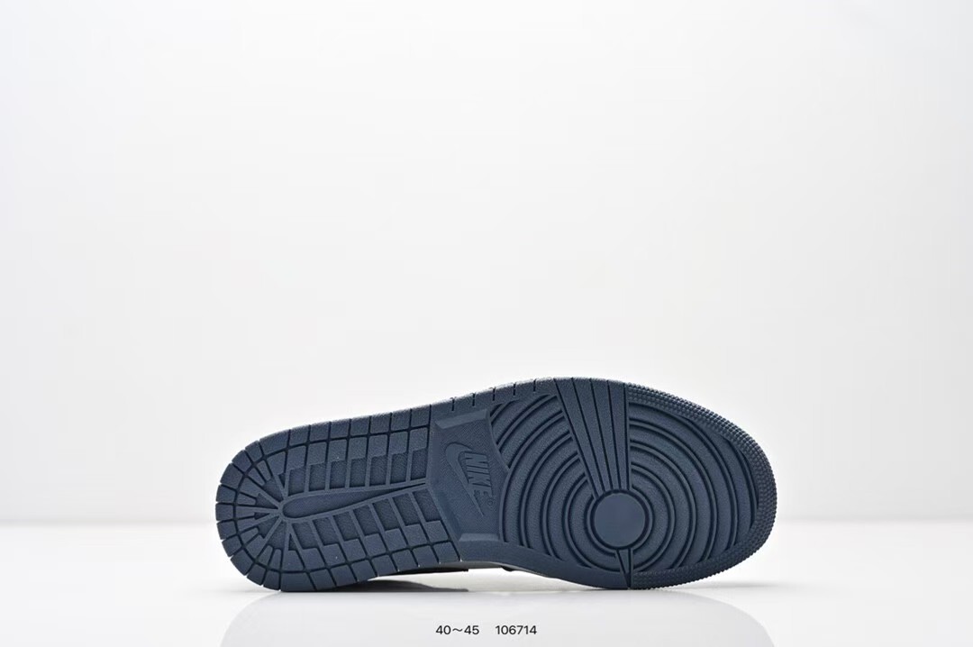 TL8113   NIKE  49.99$ gallery