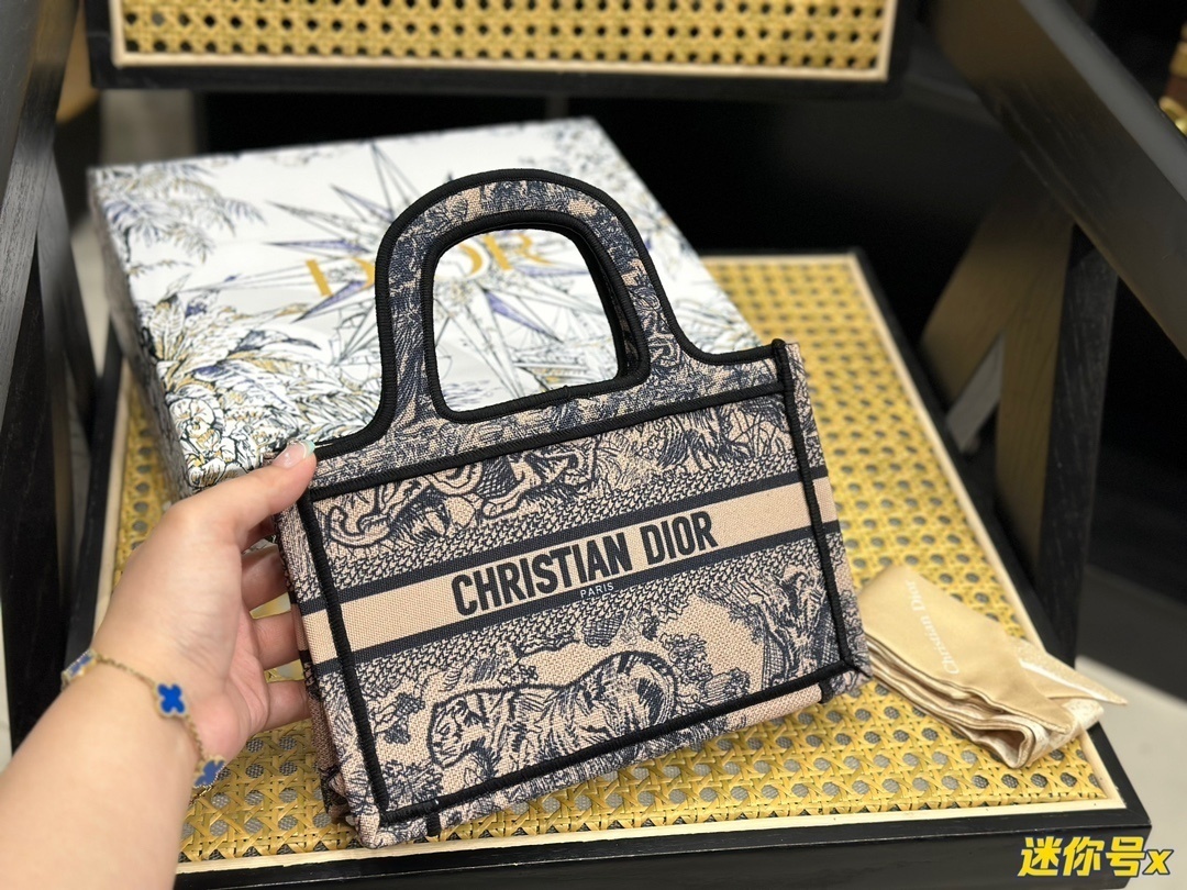 TL8128  DIOR   59.99$ gallery