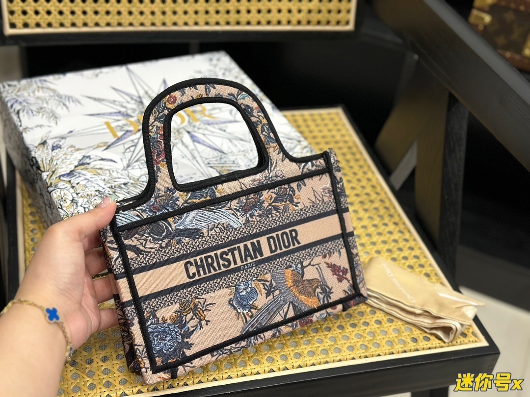 TL8128  DIOR   59.99$ gallery