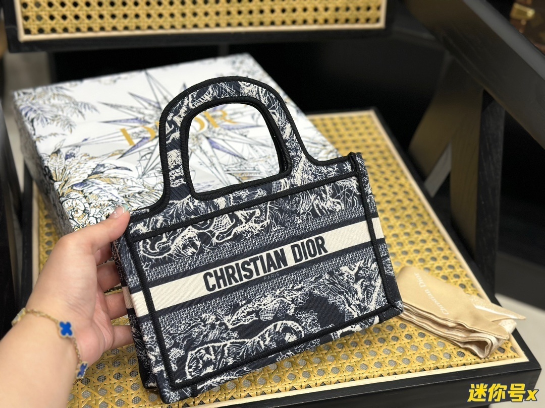 TL8128  DIOR   59.99$ gallery