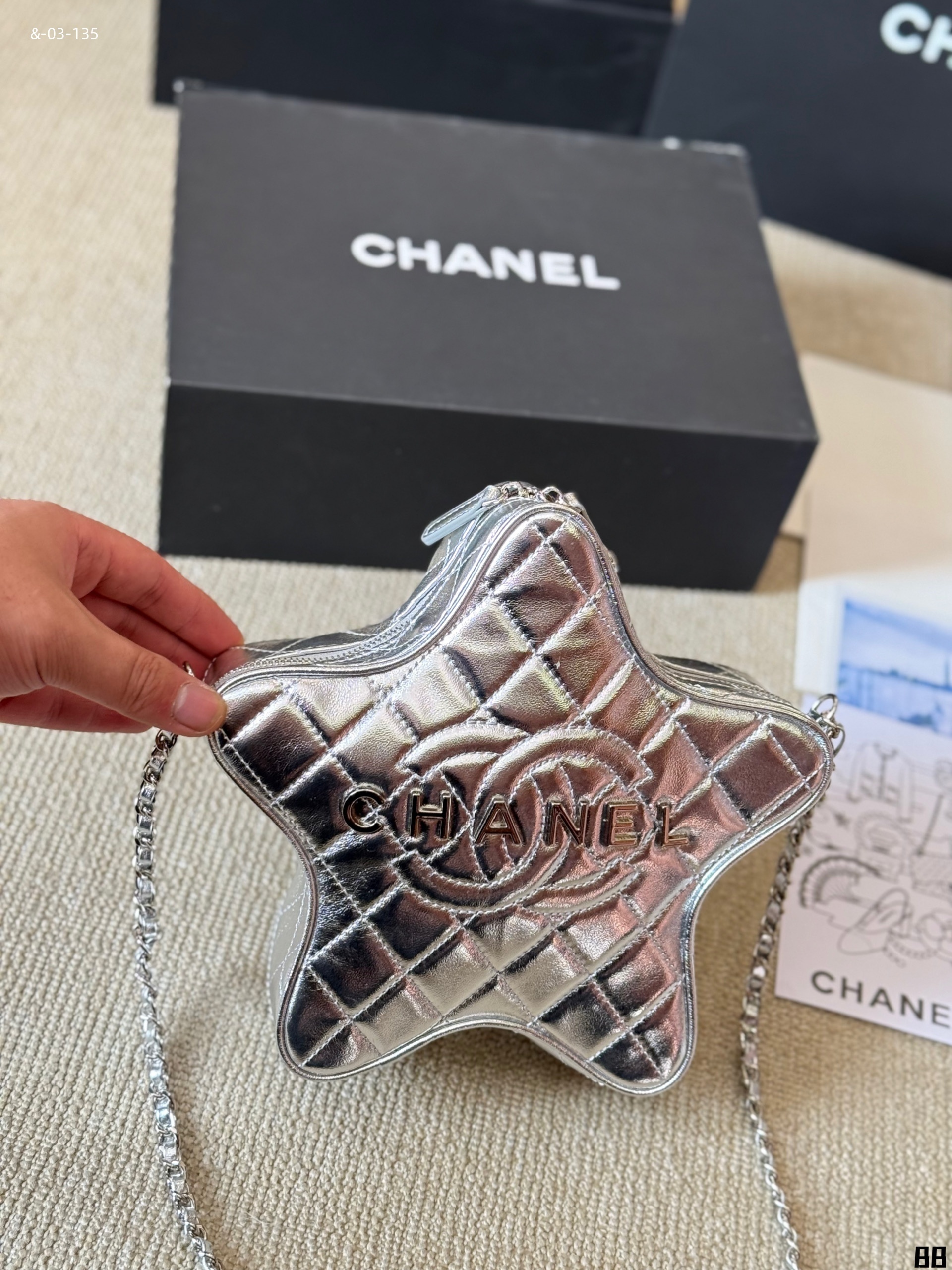 TL8131  CHANEL  69.99$ gallery