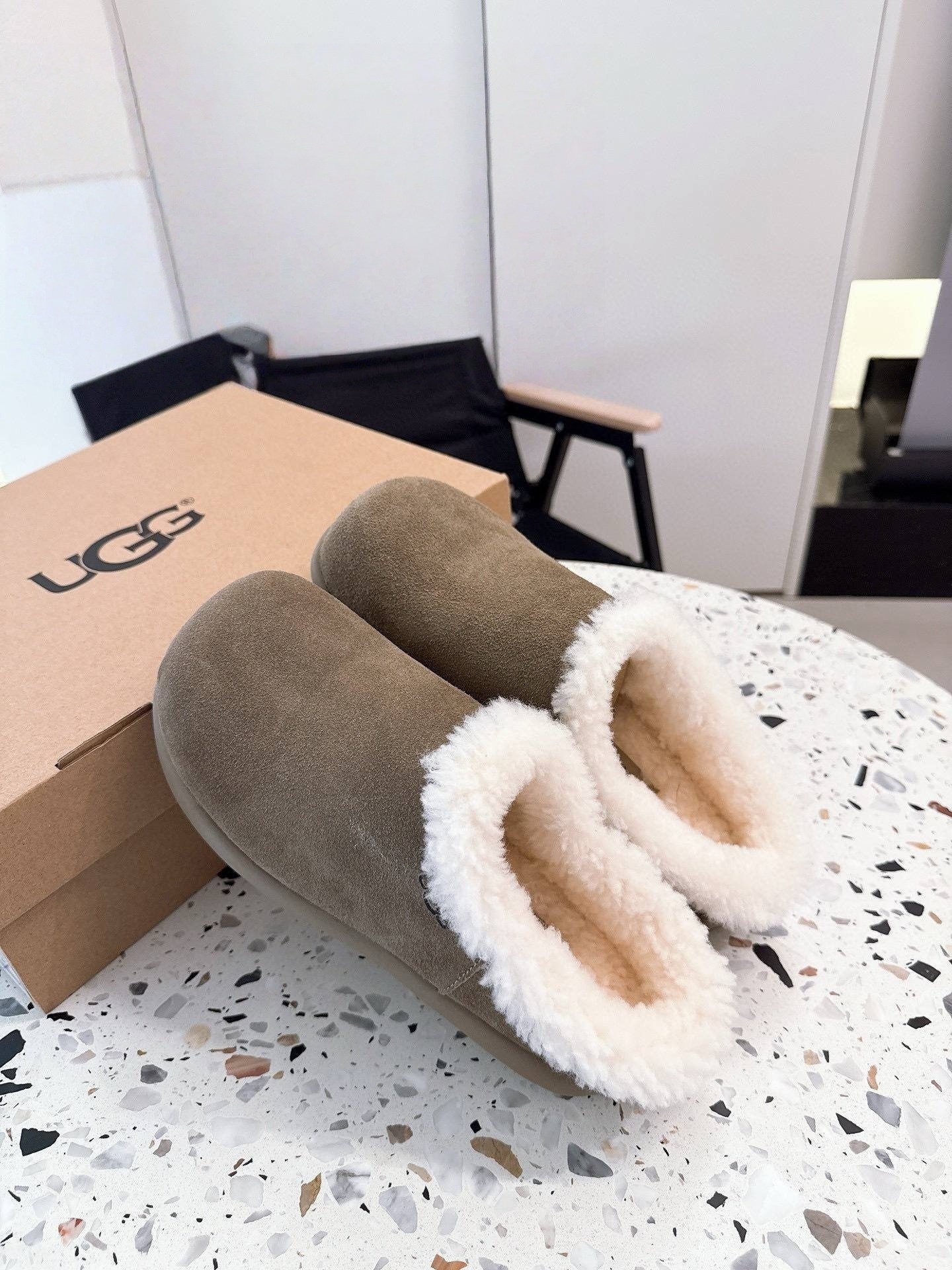 TL8137  UGG Super quality box shoes 59.9$ gallery