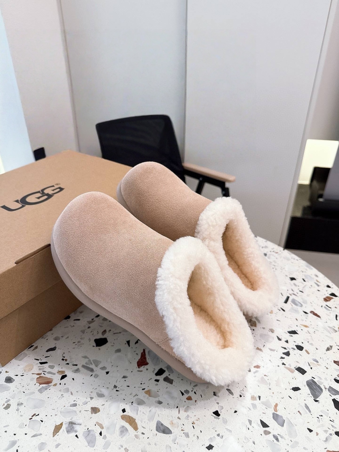 TL8137  UGG Super quality box shoes 59.9$ gallery