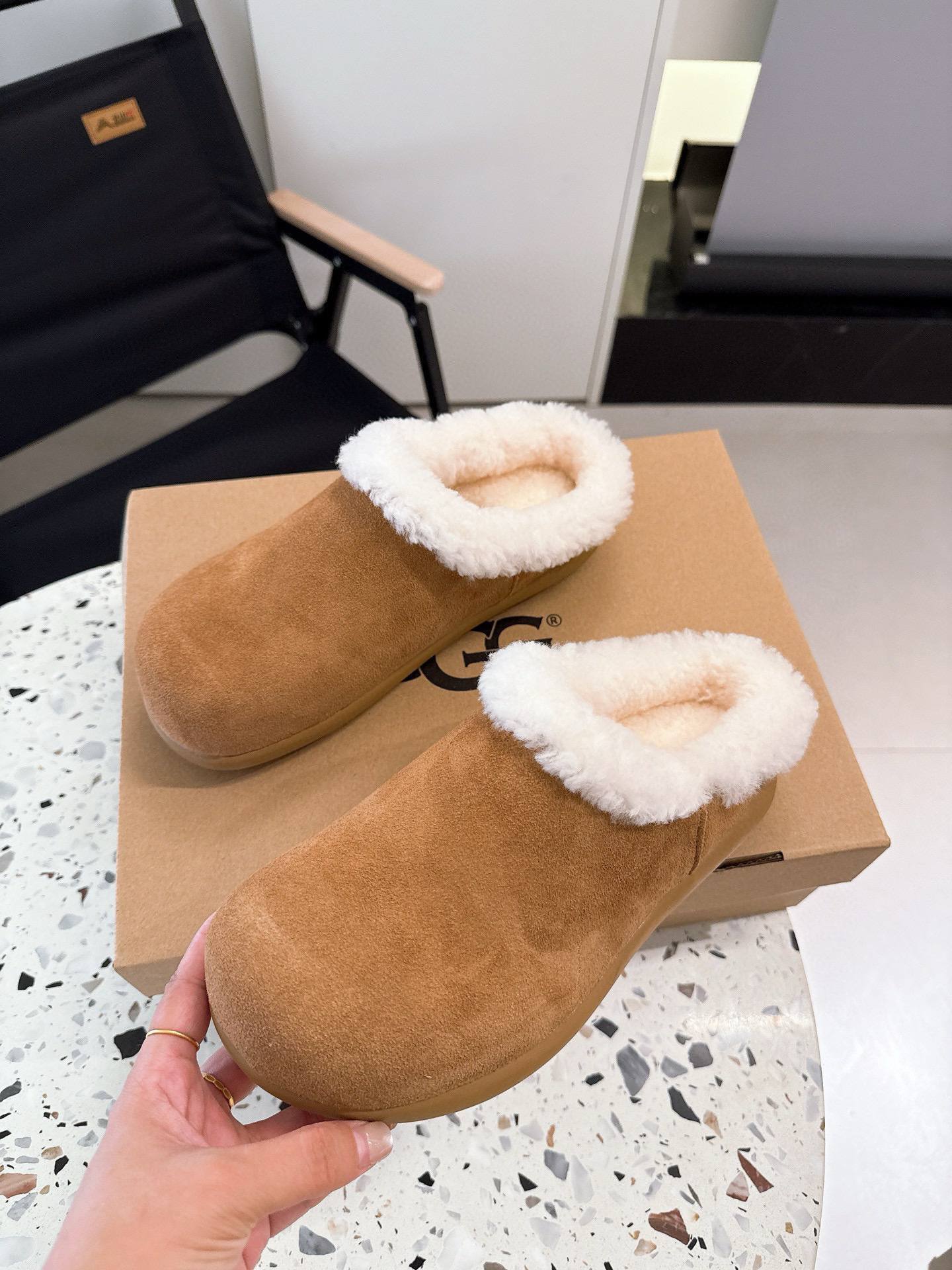 TL8137  UGG Super quality box shoes 59.9$ gallery