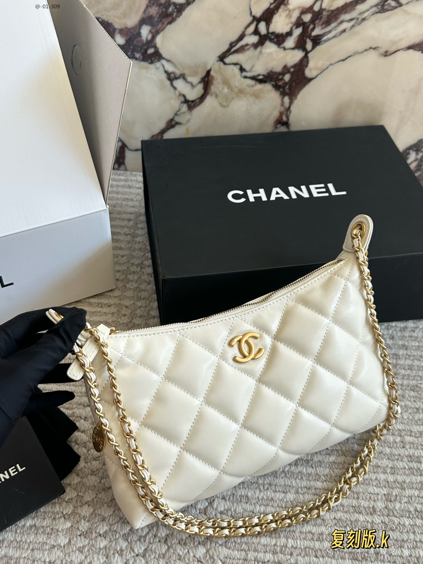TL8138  CHANEL  69.99$ gallery