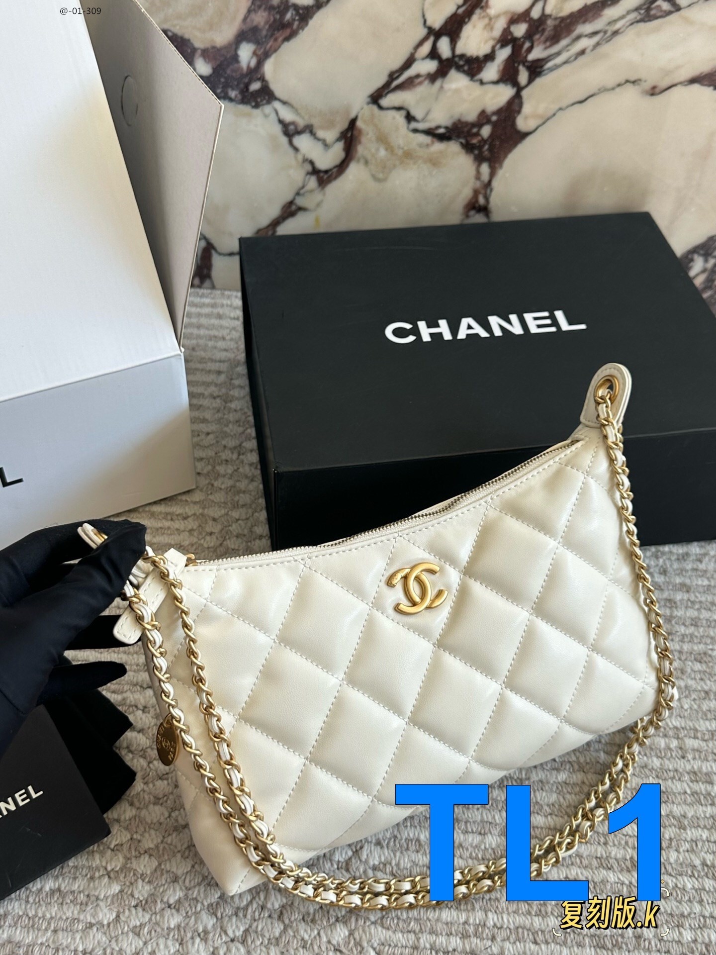 TL8138  CHANEL  69.99$ gallery