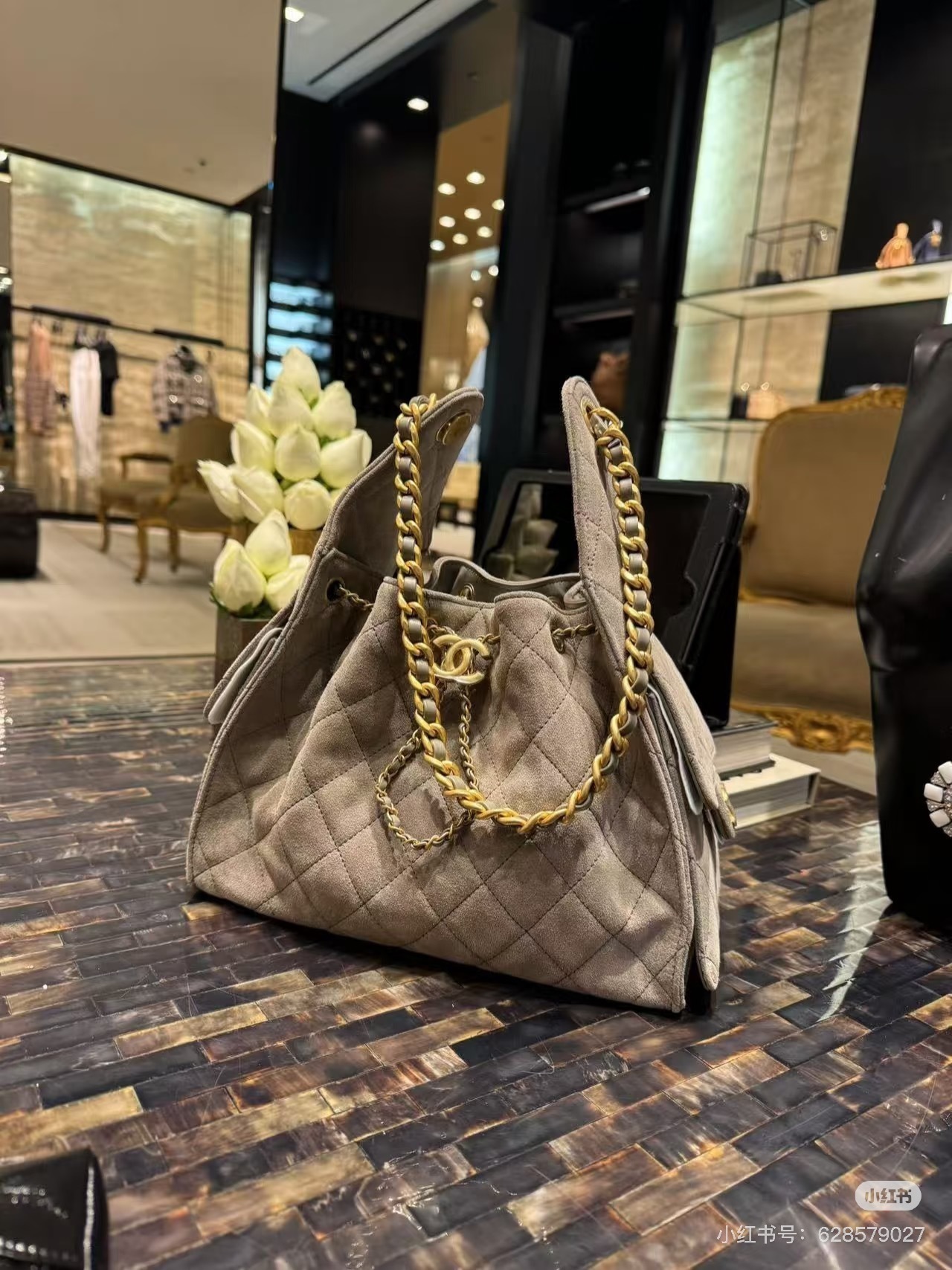 TL8142  CHANEL  89.99$ gallery