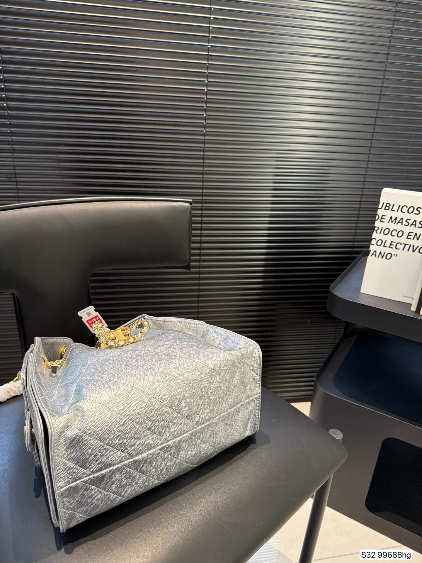 TL8142  CHANEL  89.99$ gallery