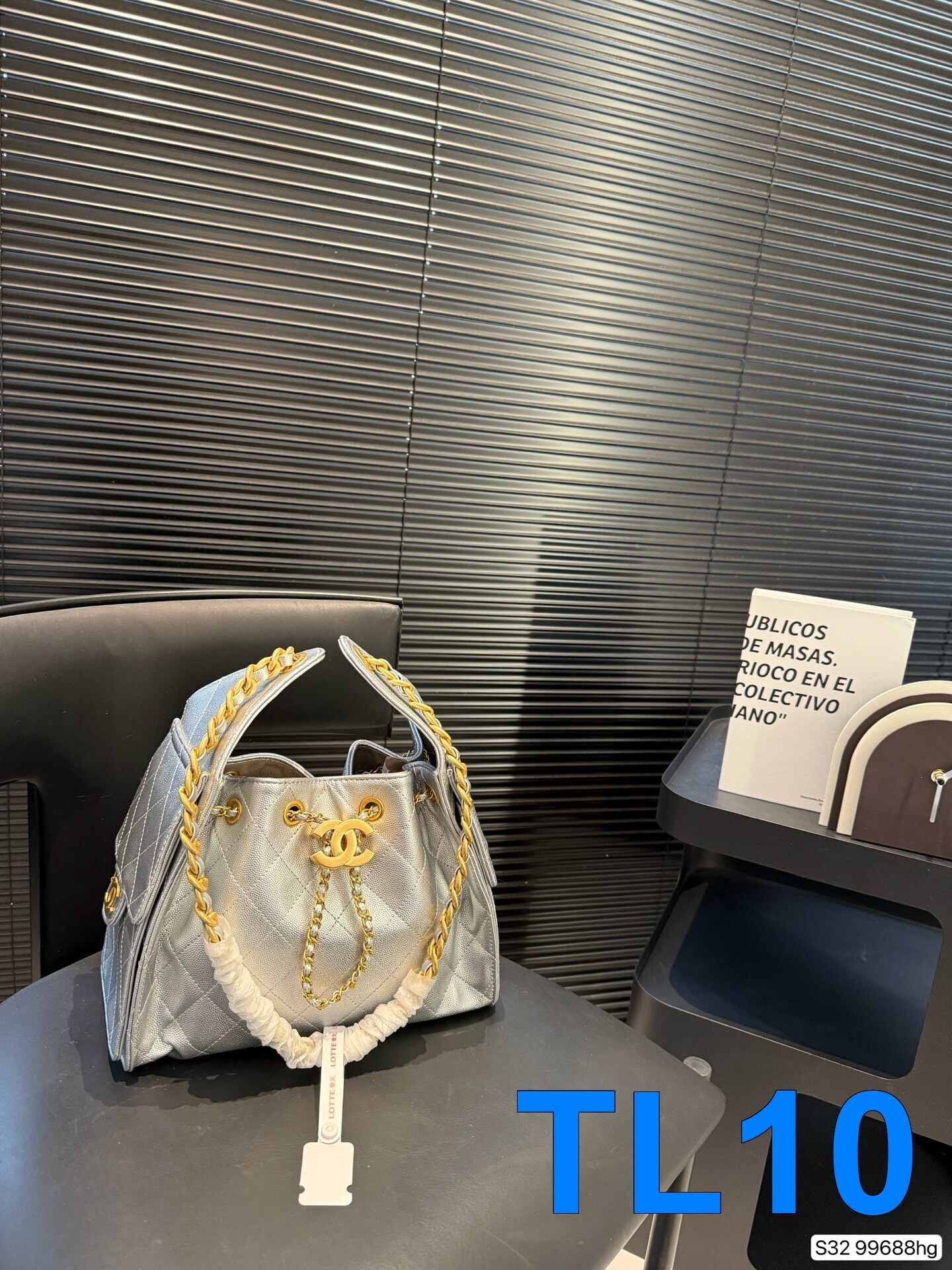 TL8142  CHANEL  89.99$ gallery