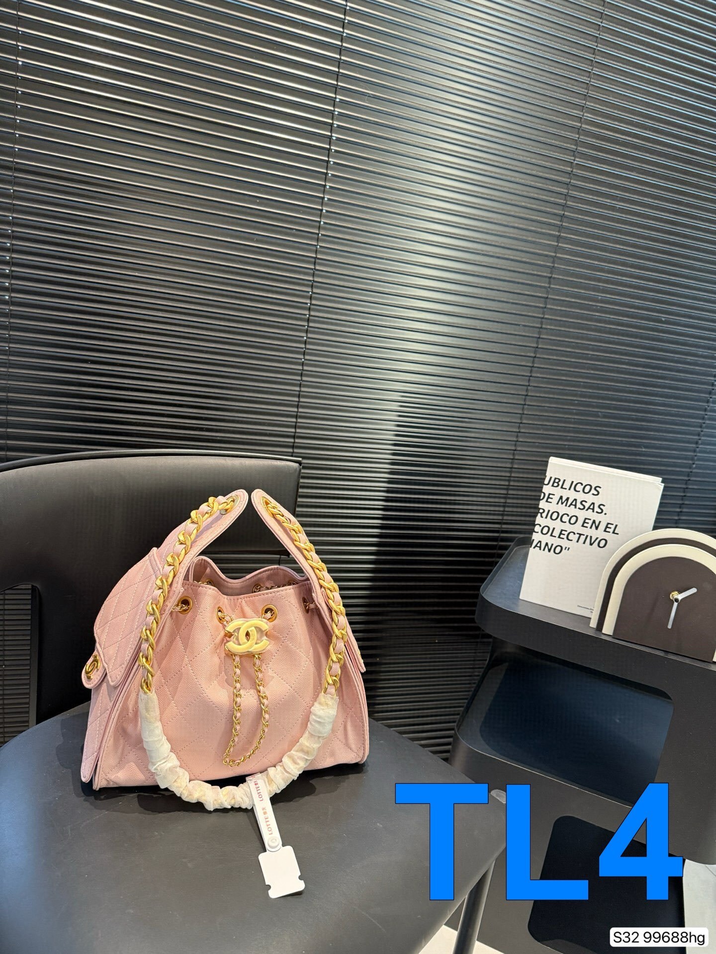 TL8142  CHANEL  89.99$ gallery