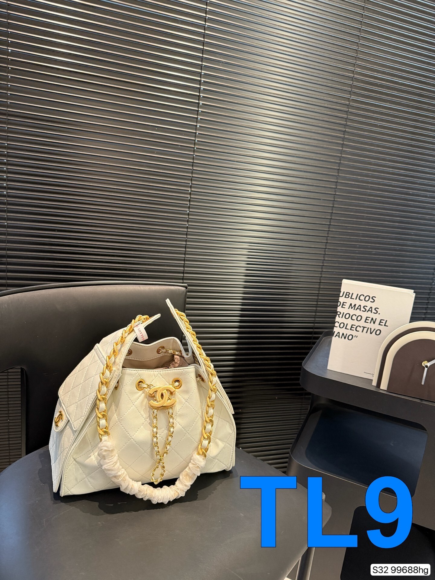 TL8142  CHANEL  89.99$ gallery