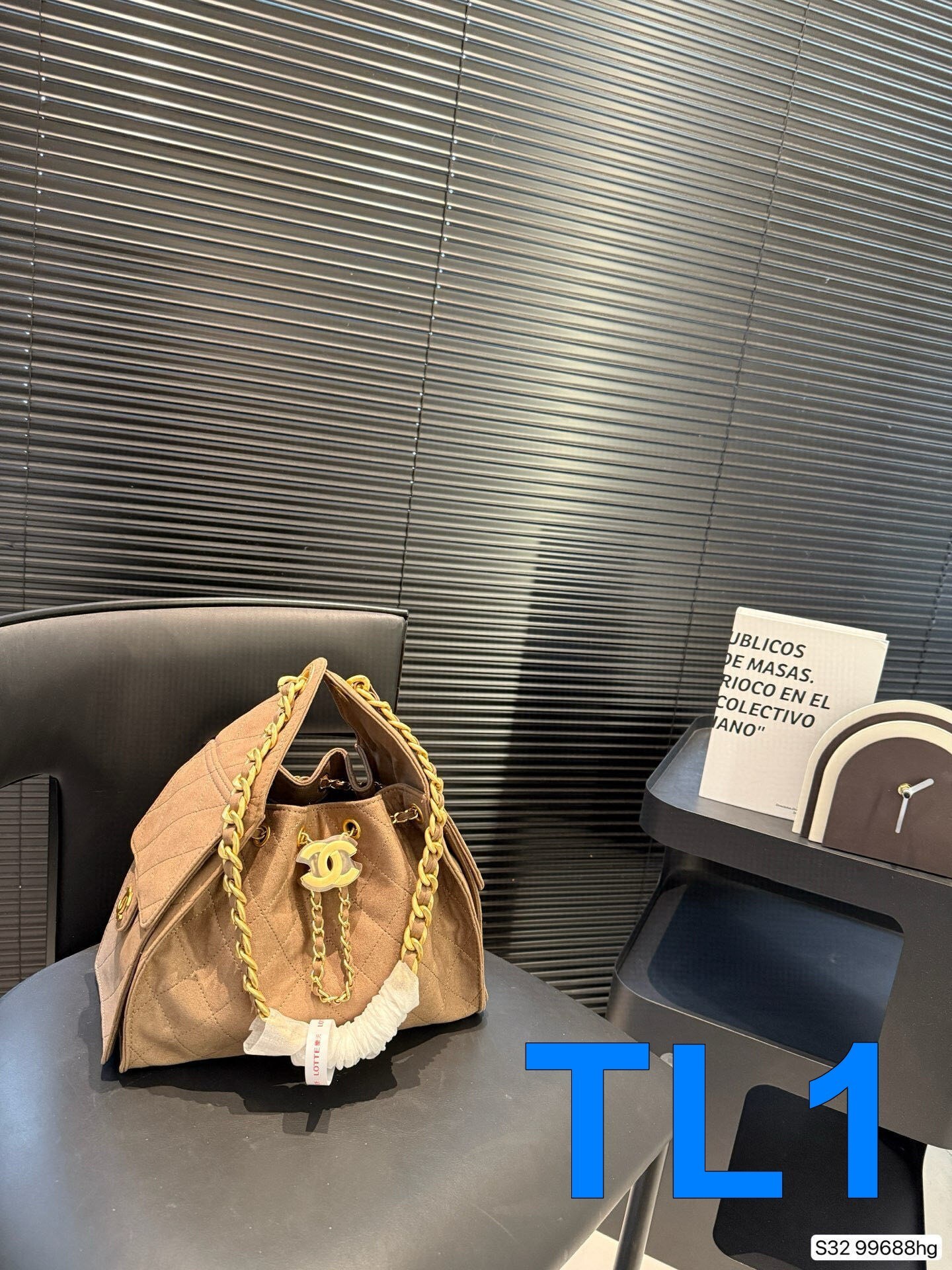 TL8142  CHANEL  89.99$ gallery