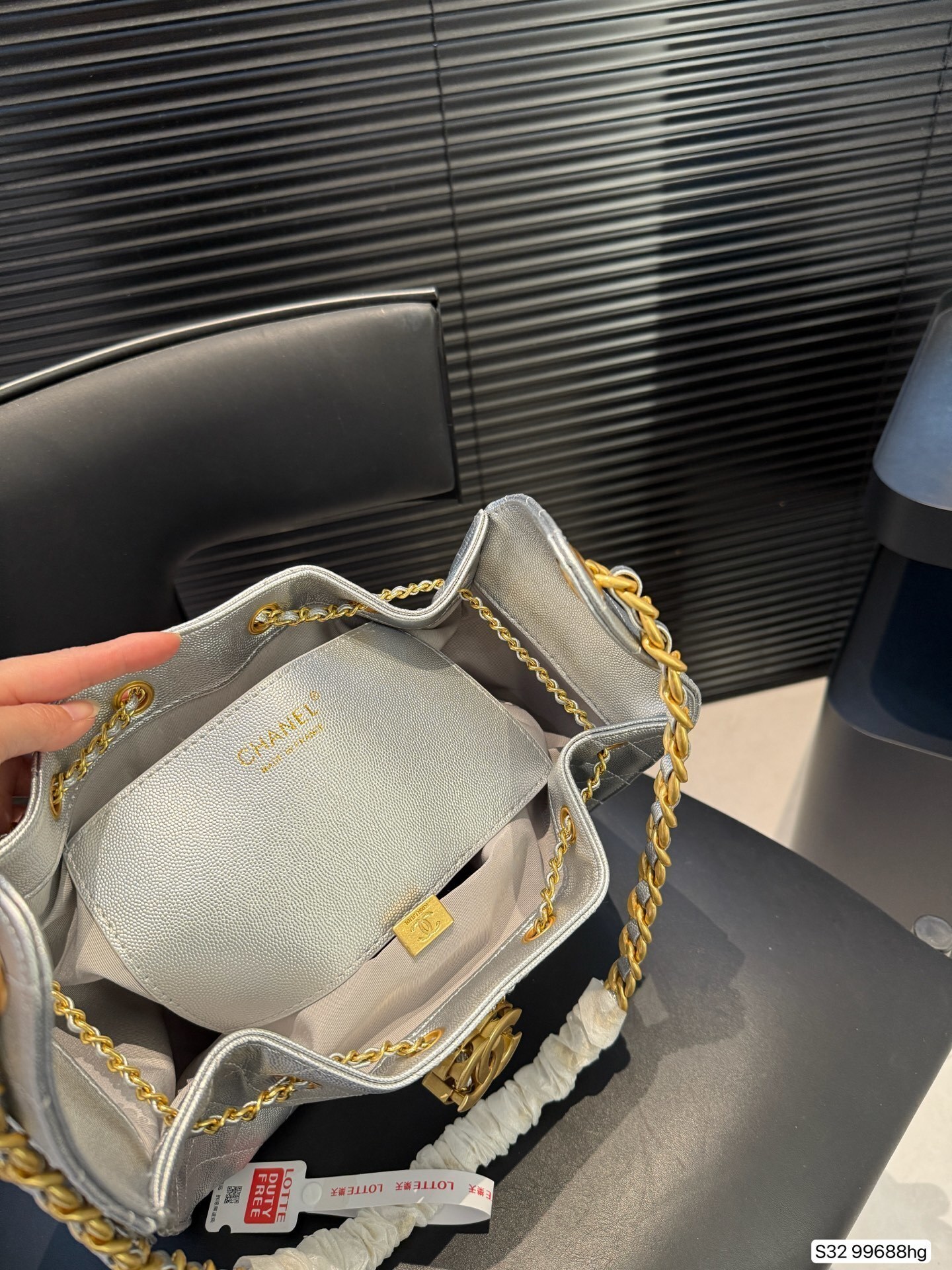 TL8142  CHANEL  89.99$ gallery