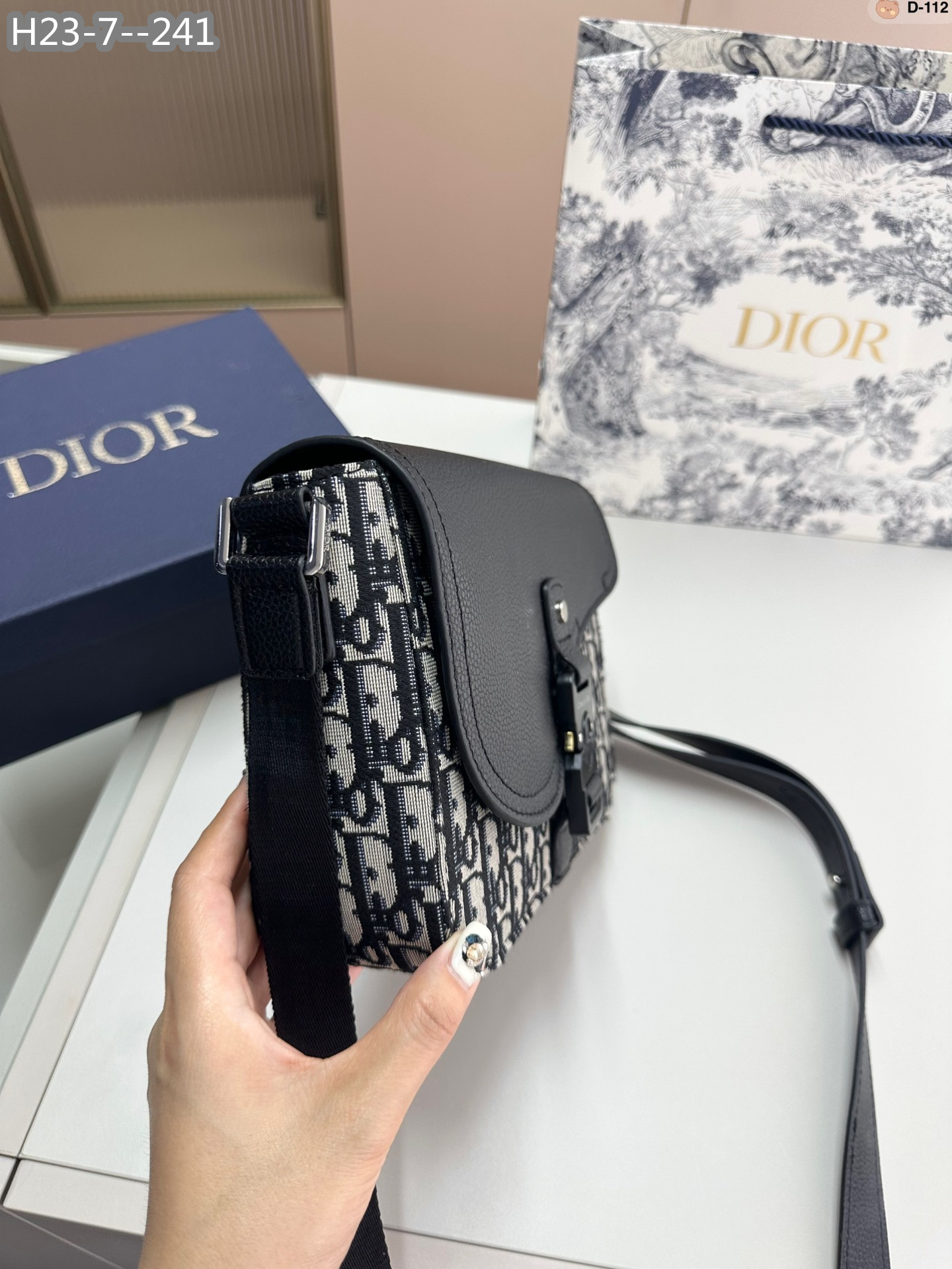 TL8154  DIOR  60$ gallery